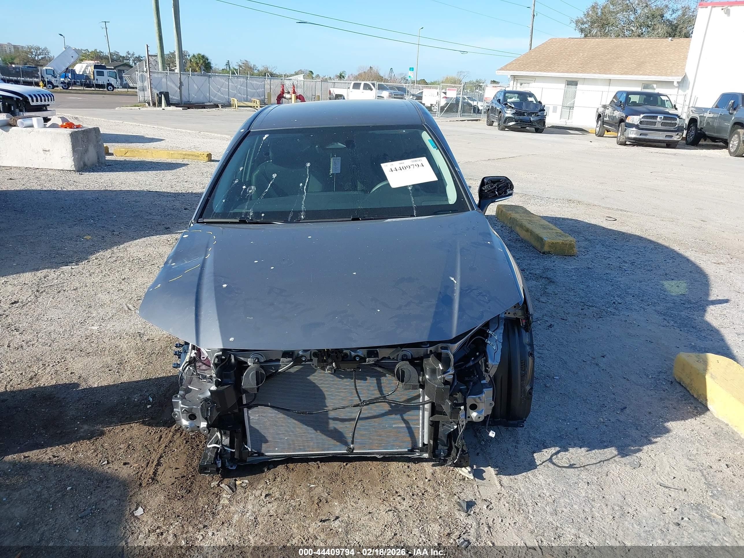 2026 Toyota Camry Xle Gray vin: 4T1DAACKXTU671881