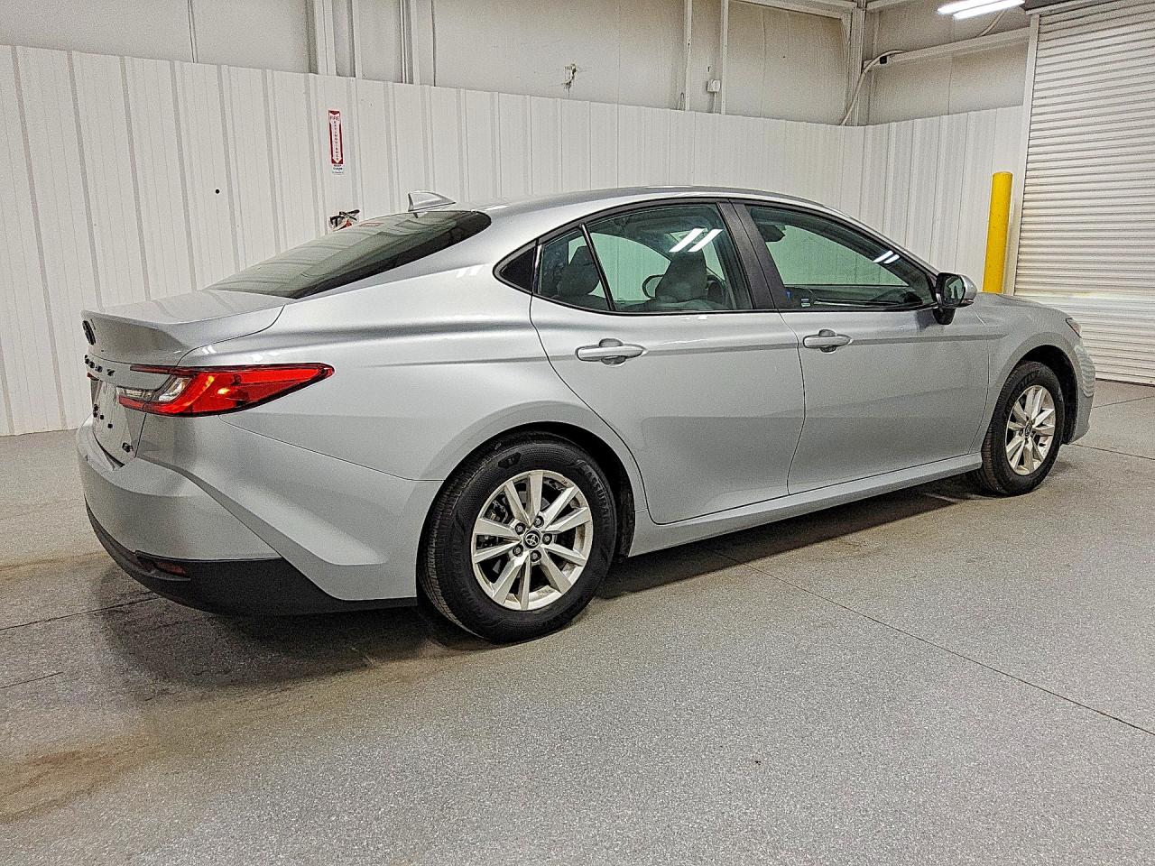 2026 Toyota Camry Le Silver vin: 4T1DBADK0TU037099