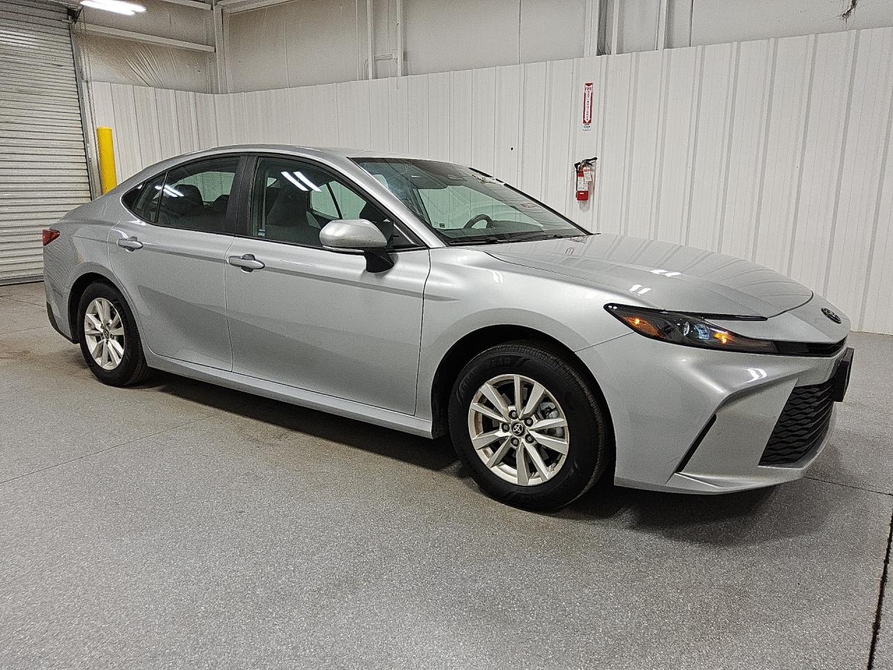 2026 Toyota Camry Le Silver vin: 4T1DBADK0TU037099 Damage: Right Front Tire, Worn, Replacement Required