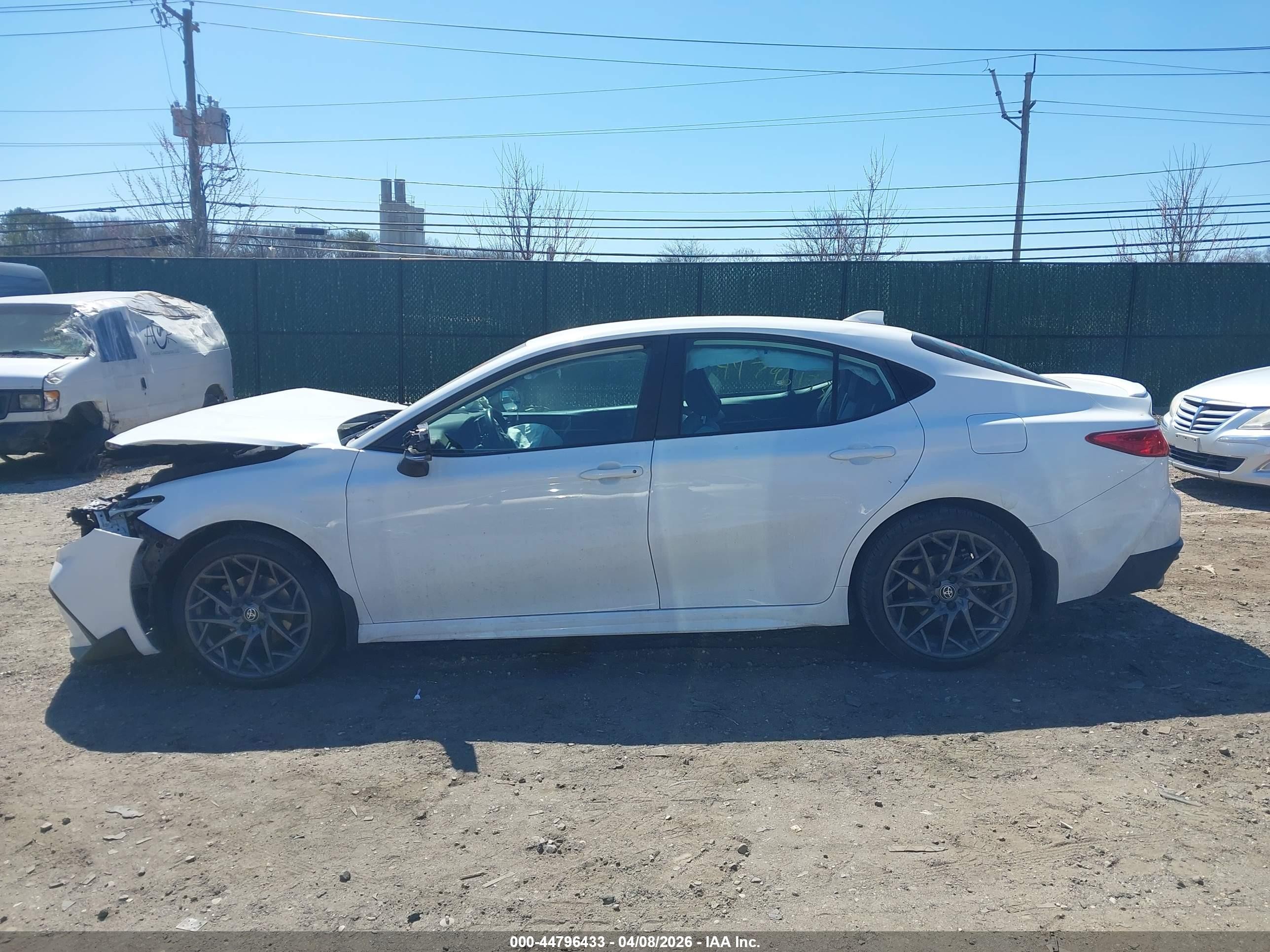 2025 Toyota Camry Se White vin: 4T1DBADK1SU511611
