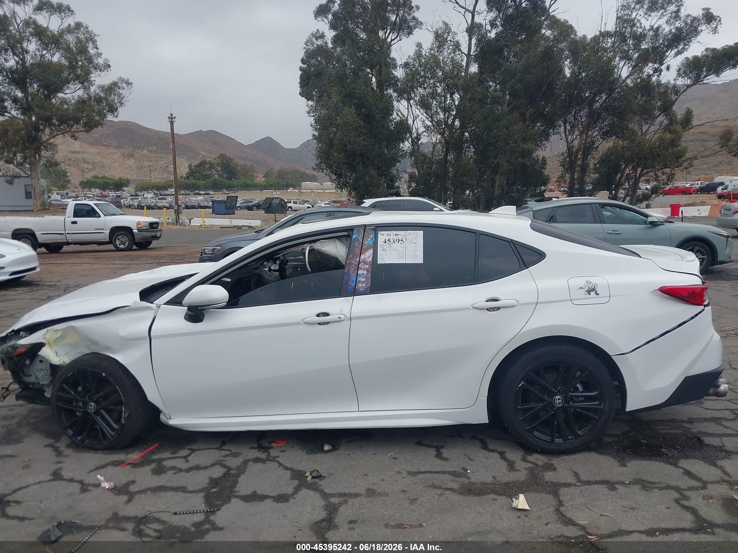 2025 Toyota Camry Se White vin: 4T1DBADK3SU007528