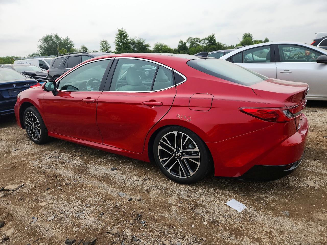 2025 Toyota Camry Xle Red vin: 4T1DBADK3SU013121