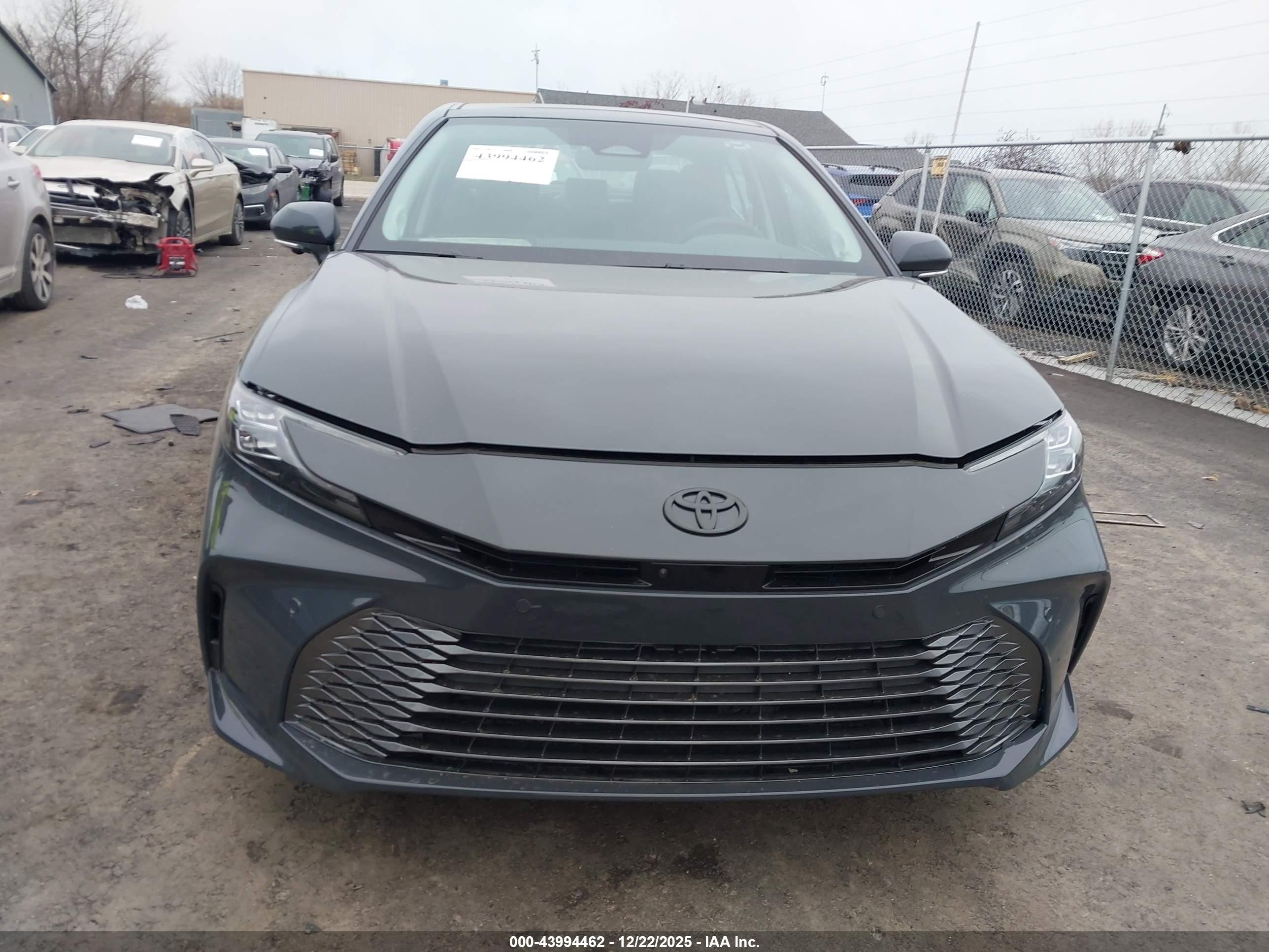 2026 Toyota Camry Xle Gray vin: 4T1DBADK4TU548198