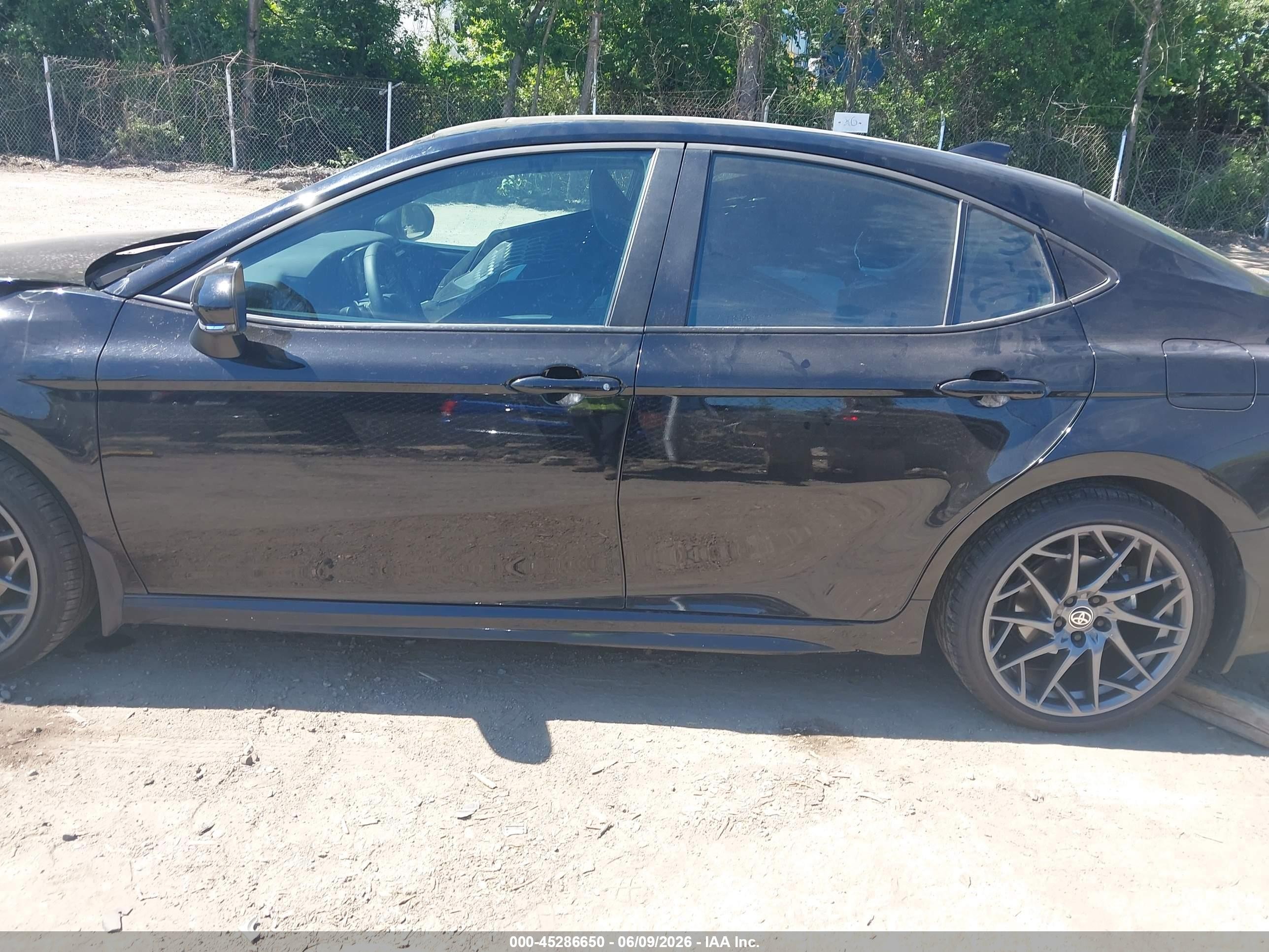 2026 Toyota Camry Se Black vin: 4T1DBADK5TU047174
