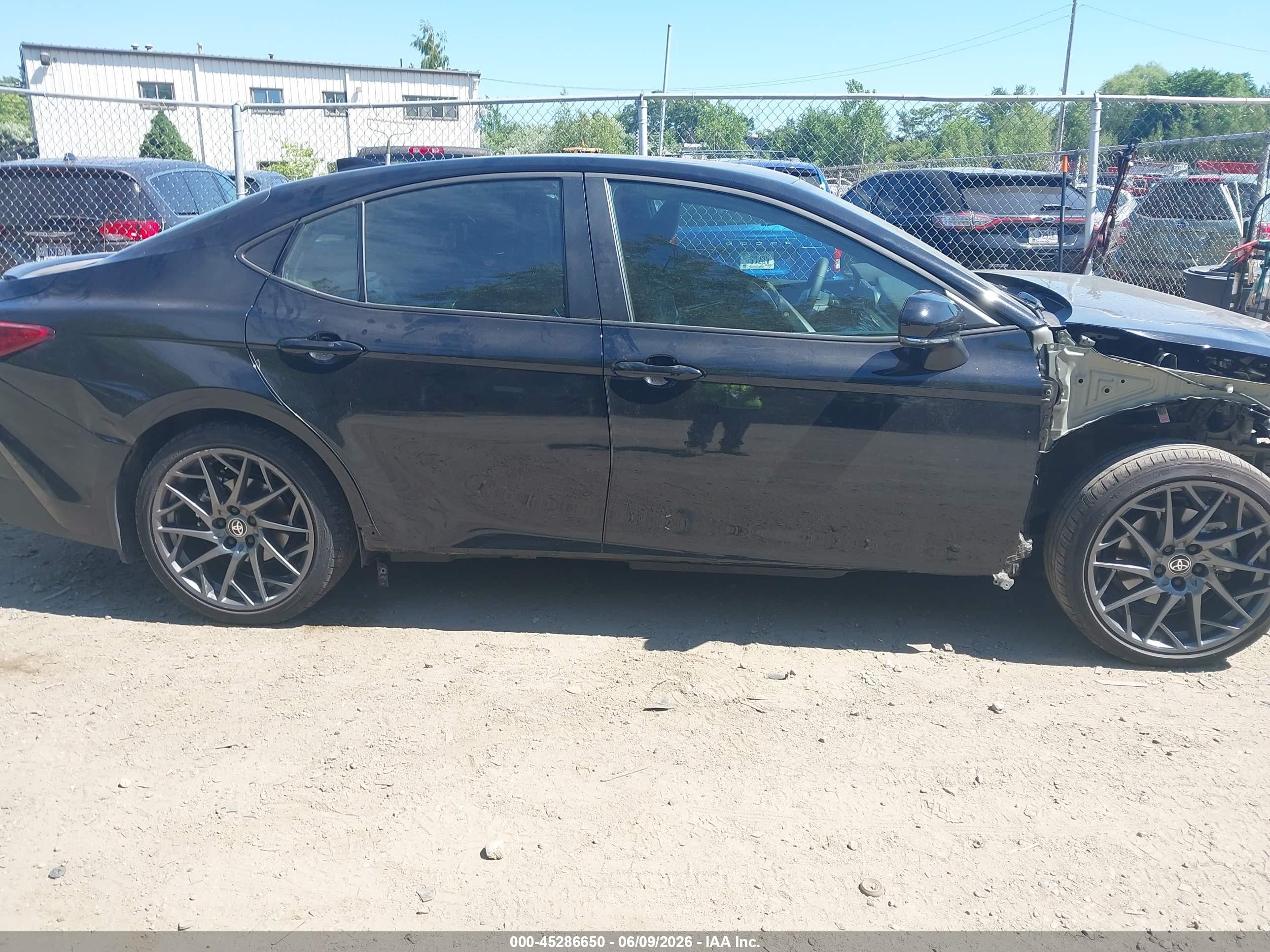 2026 Toyota Camry Se Black vin: 4T1DBADK5TU047174