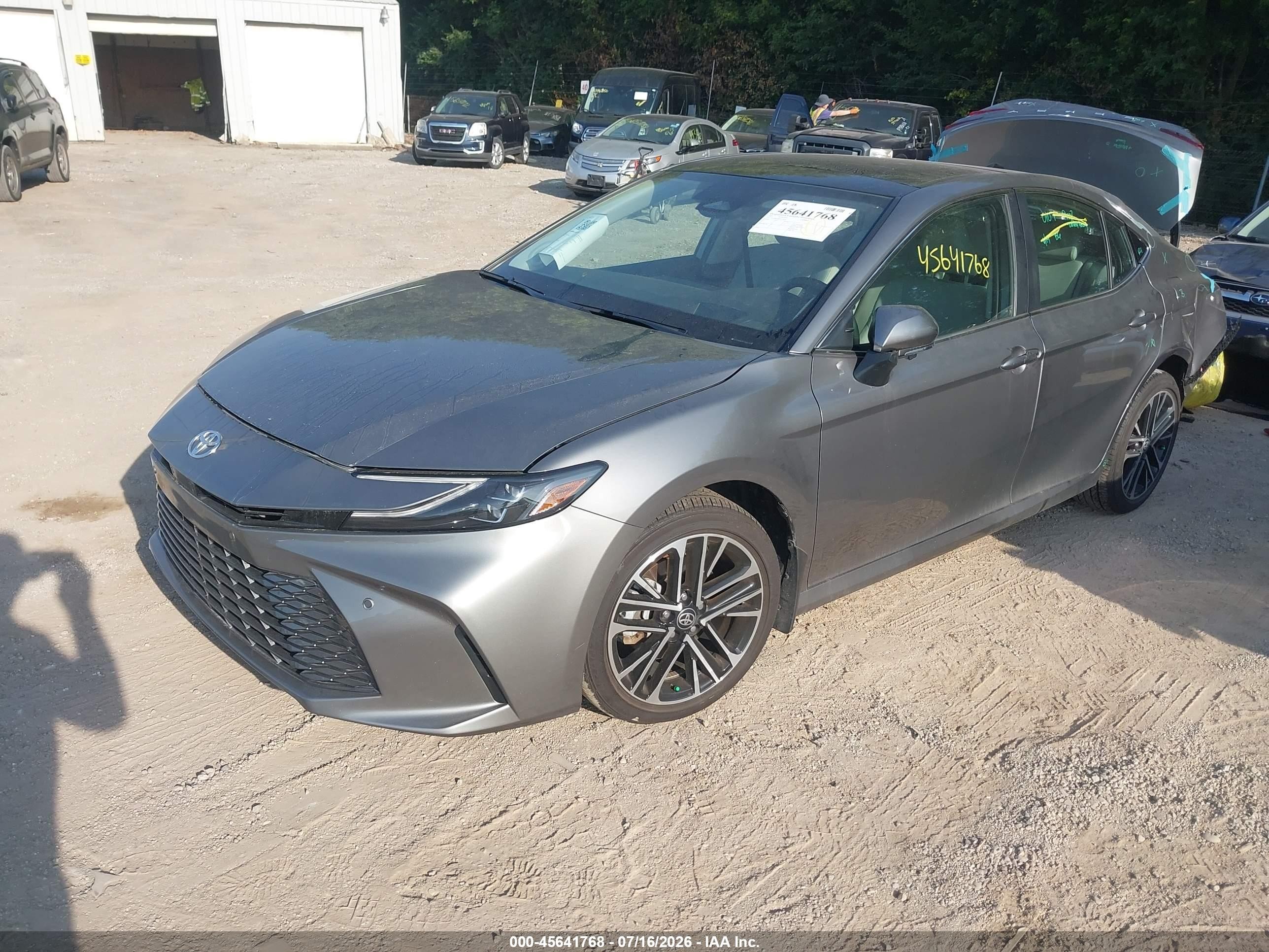 2025 Toyota Camry Xle Серебряный vin: 4T1DBADK8SU534626