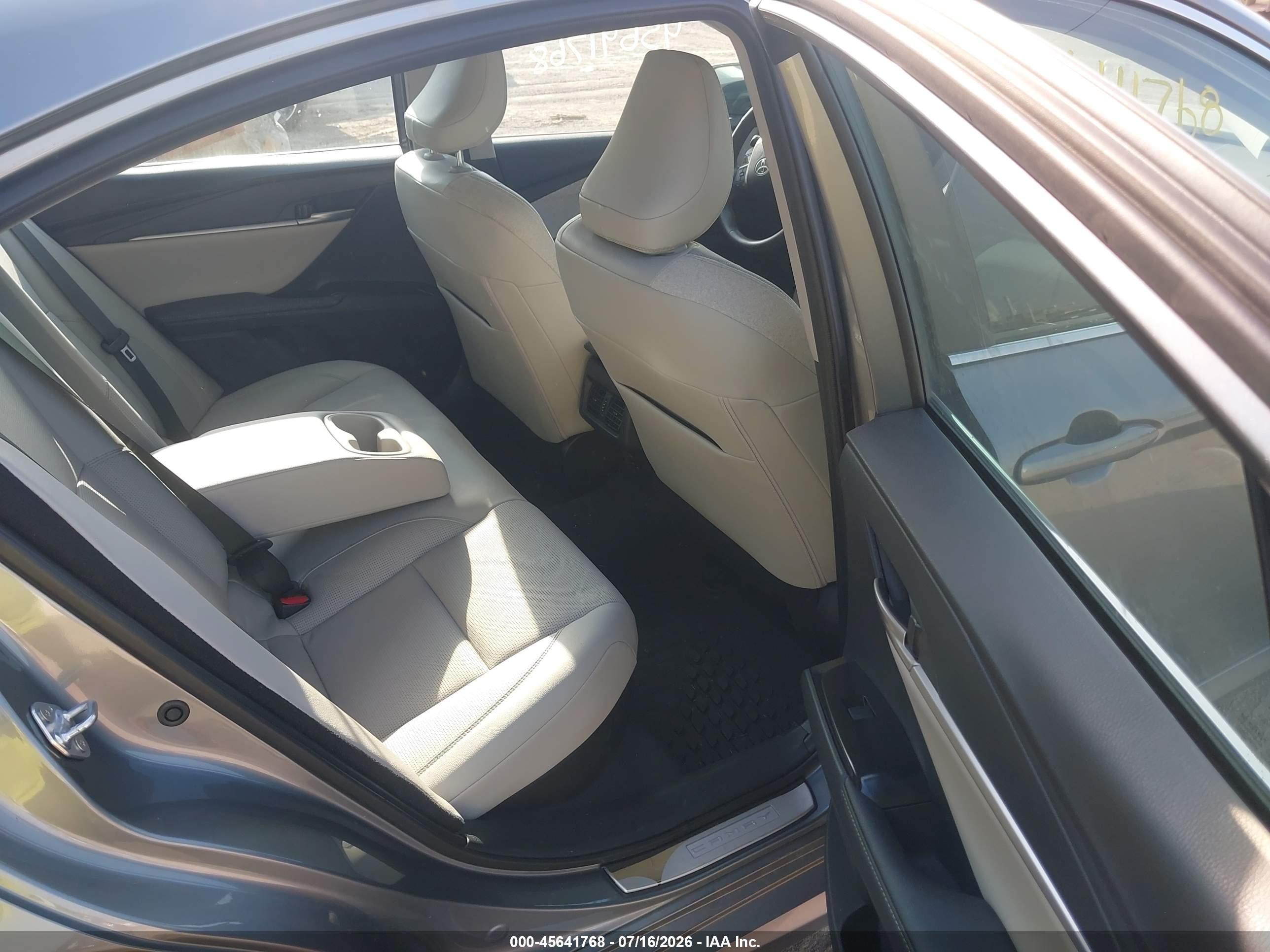2025 Toyota Camry Xle Серебряный vin: 4T1DBADK8SU534626