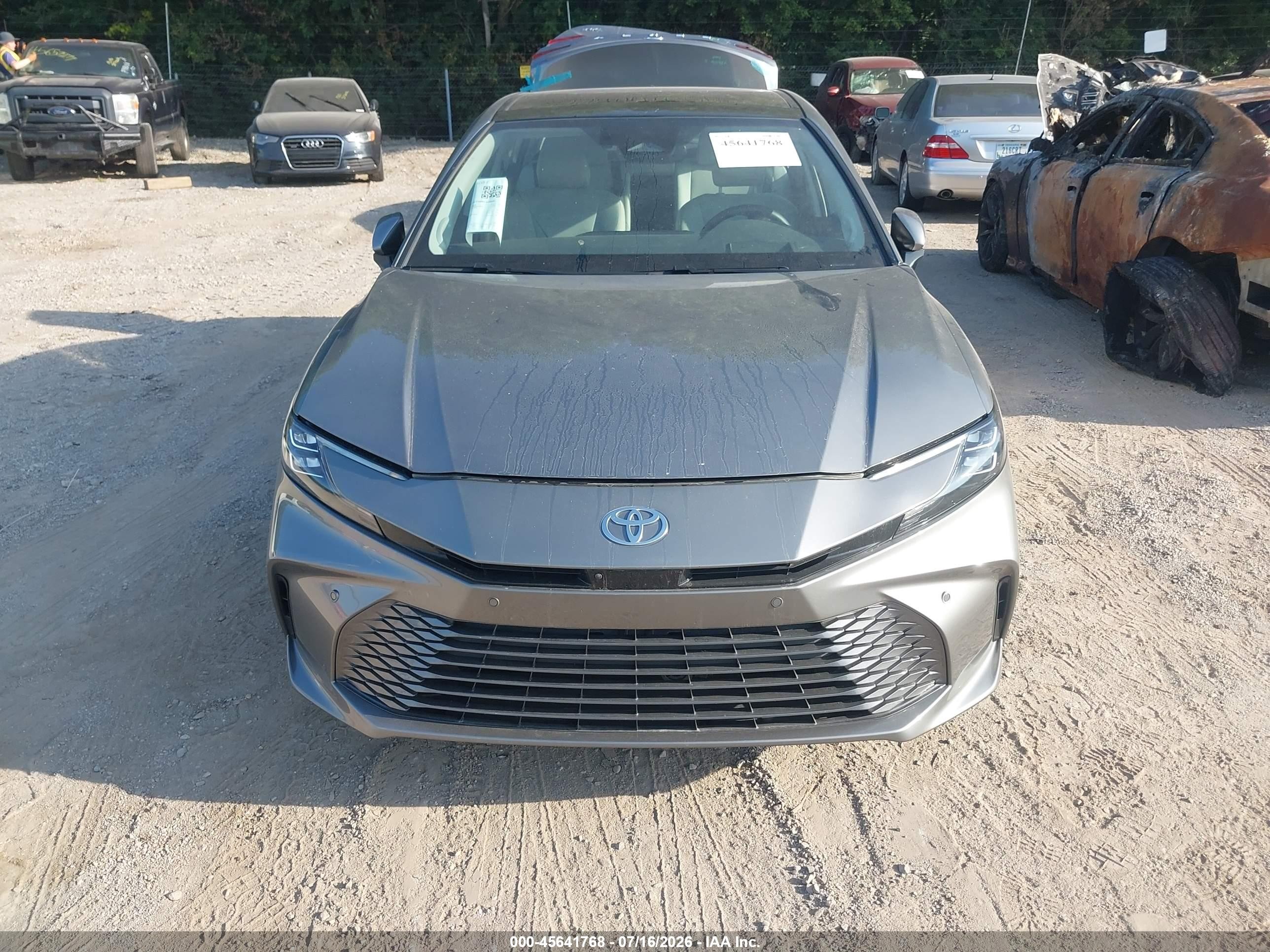 2025 Toyota Camry Xle Серебряный vin: 4T1DBADK8SU534626