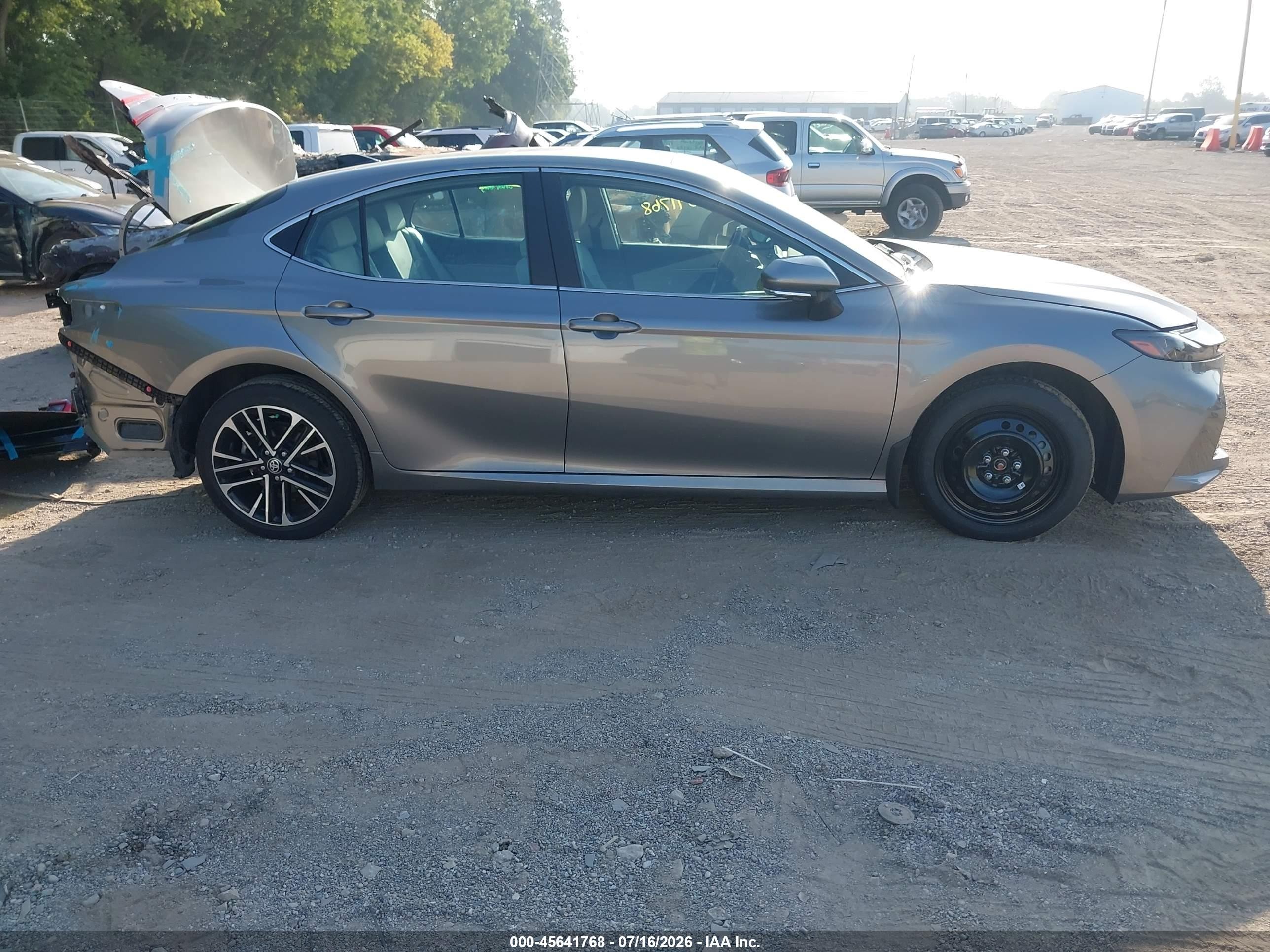 2025 Toyota Camry Xle Серебряный vin: 4T1DBADK8SU534626