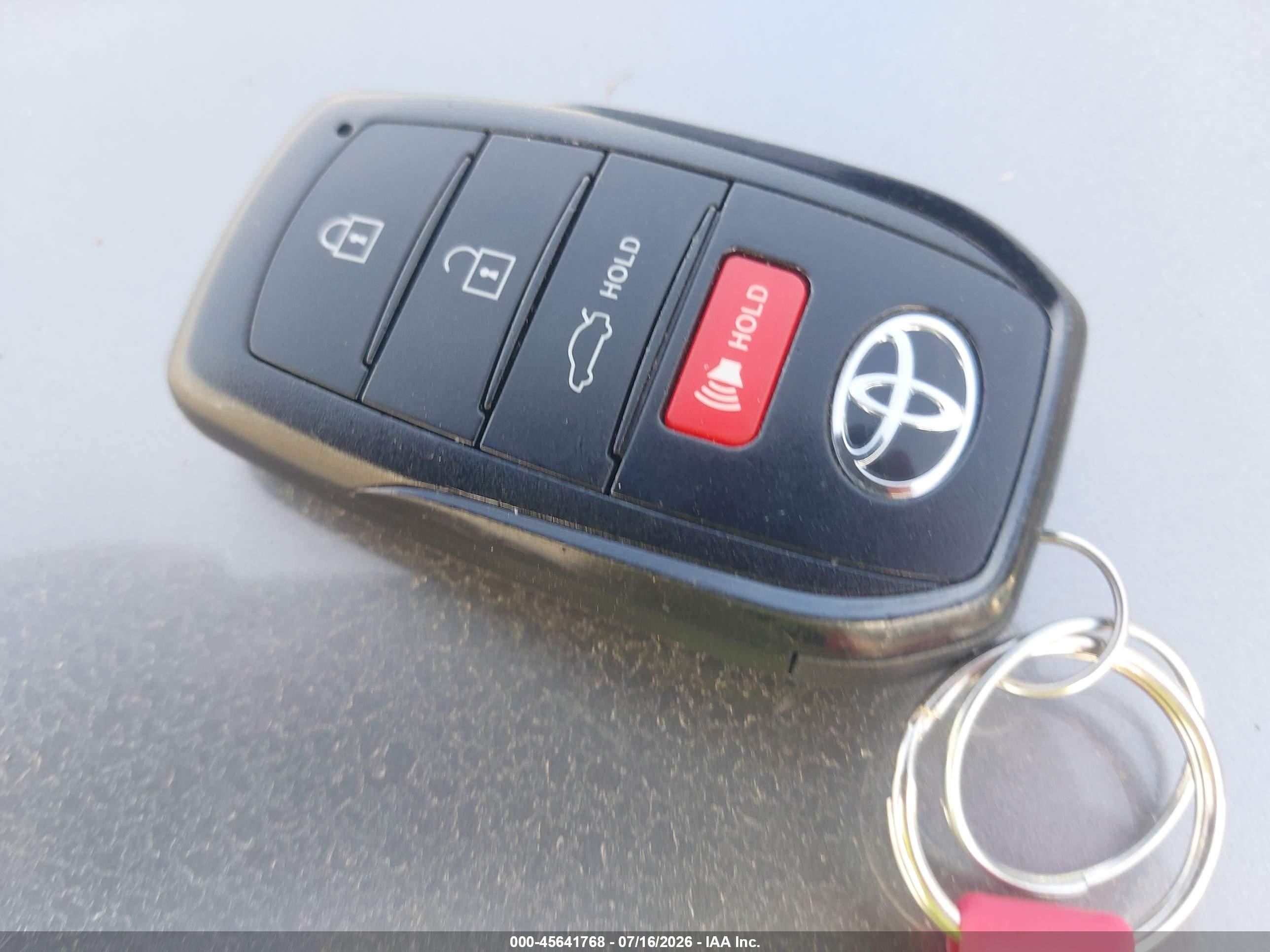 2025 Toyota Camry Xle Серебряный vin: 4T1DBADK8SU534626