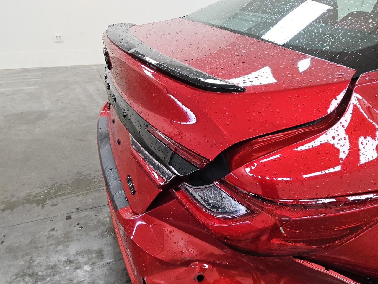 2026 Toyota Camry Xse Красный vin: 4T1DBADK8TU040297 Damage: Deck Lid, Misaligned, Repair Required