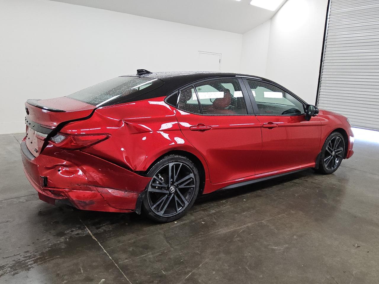 2026 Toyota Camry Xse Красный vin: 4T1DBADK8TU040297 Damage: Right Tail Light, Broken, Replacement Required