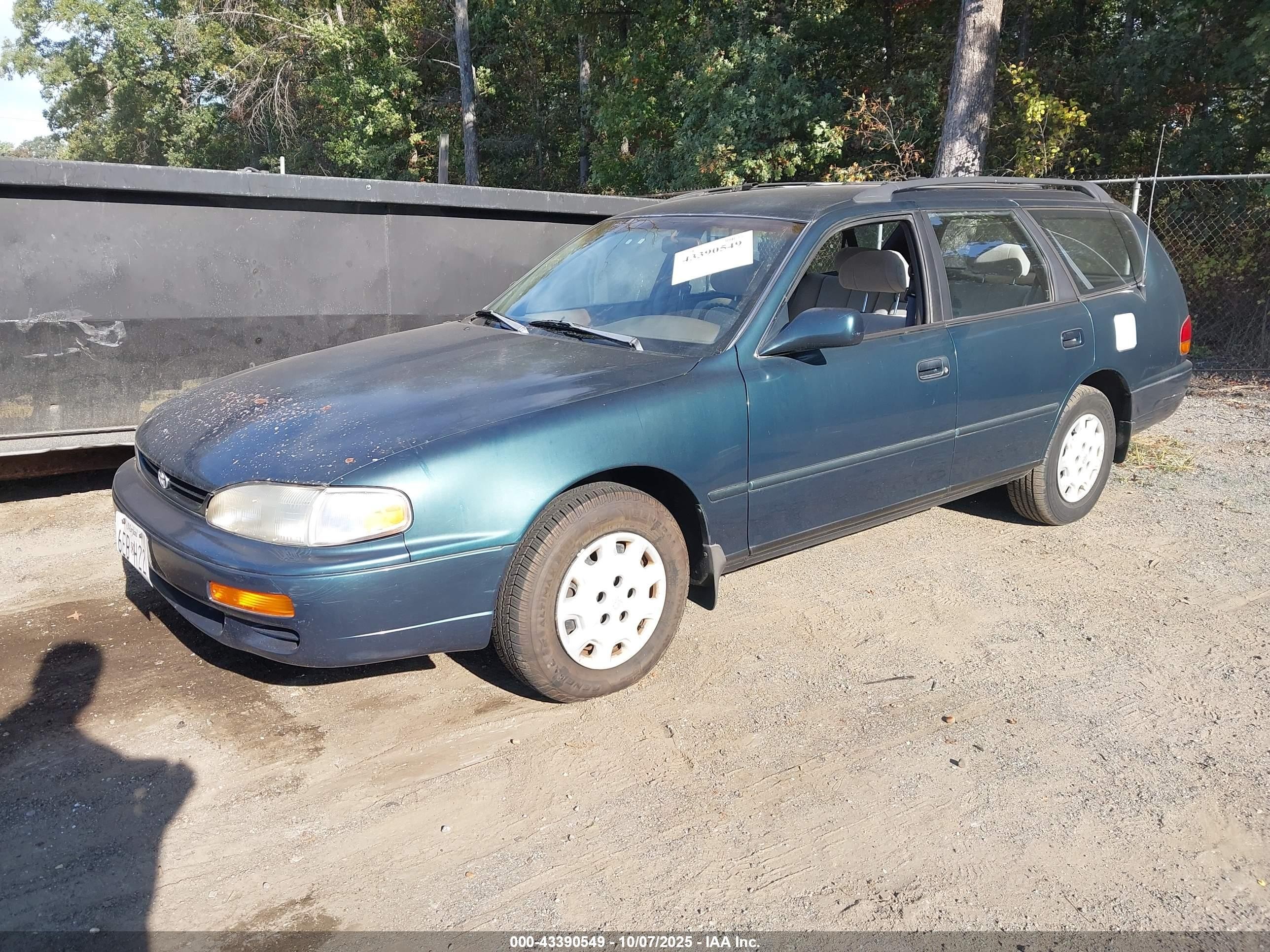 1996 Toyota Camry Le Green vin: 4T1EG12KXTU757129