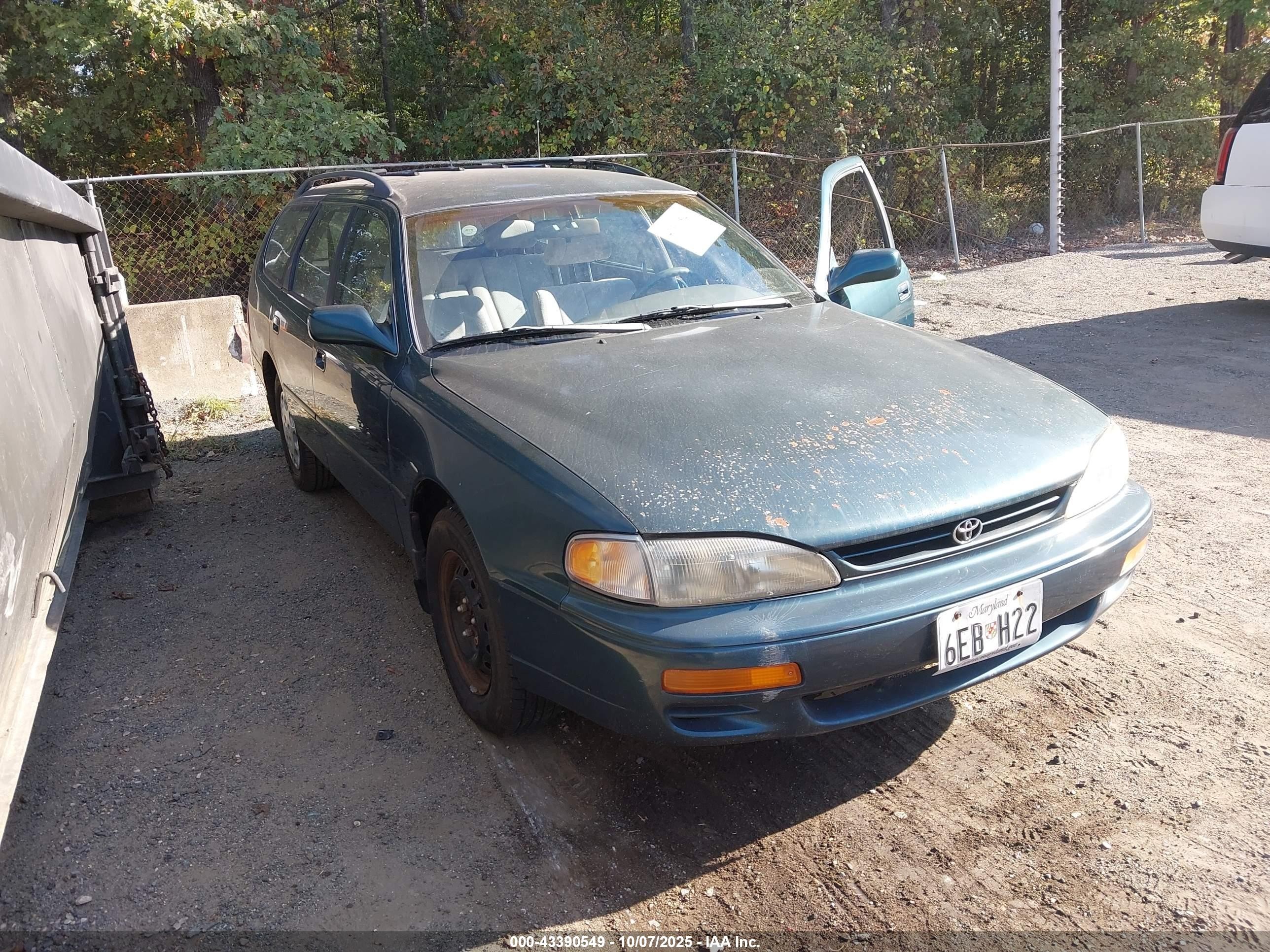 1996 Toyota Camry Le Green vin: 4T1EG12KXTU757129