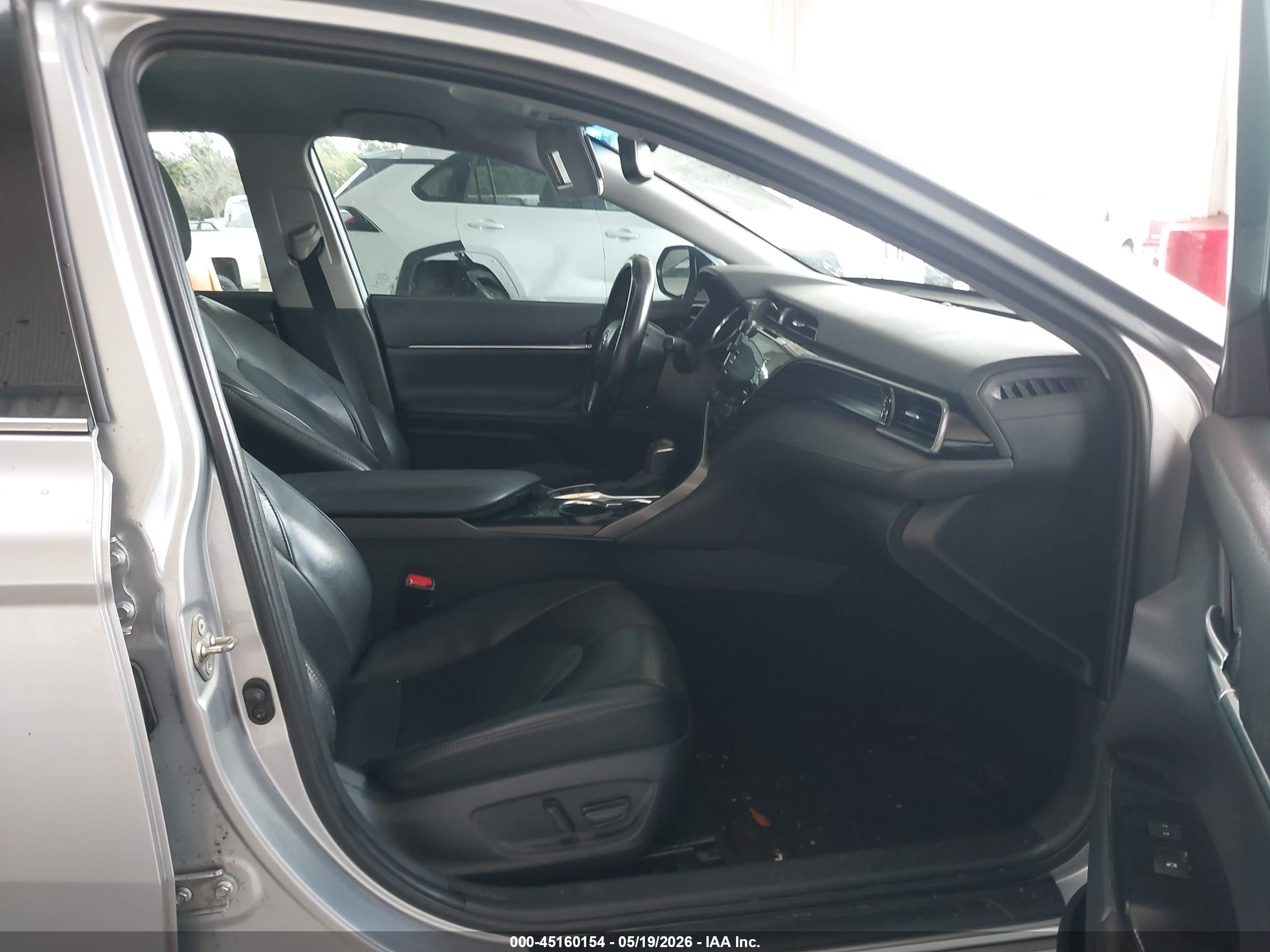 2020 Toyota Camry Xle Silver vin: 4T1F11AK8LU879513