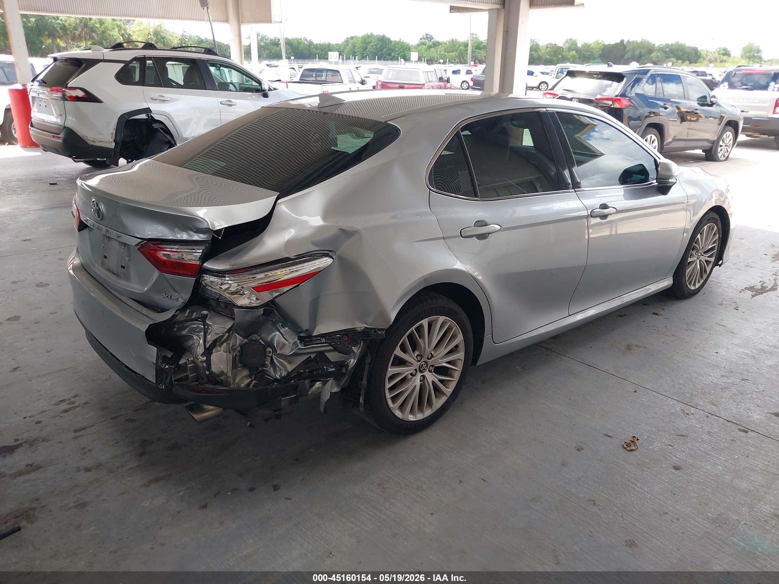 2020 Toyota Camry Xle Silver vin: 4T1F11AK8LU879513