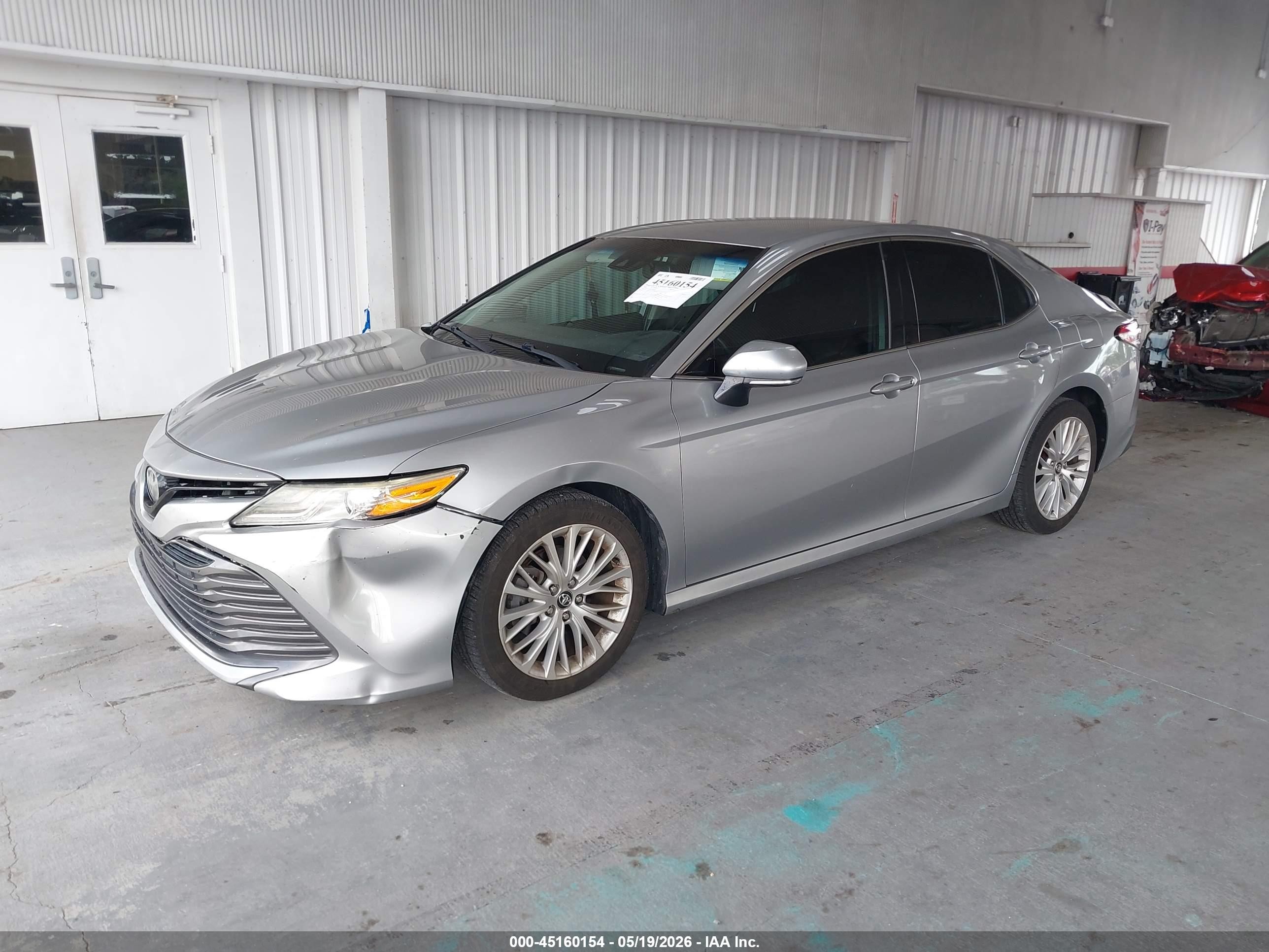 2020 Toyota Camry Xle Silver vin: 4T1F11AK8LU879513