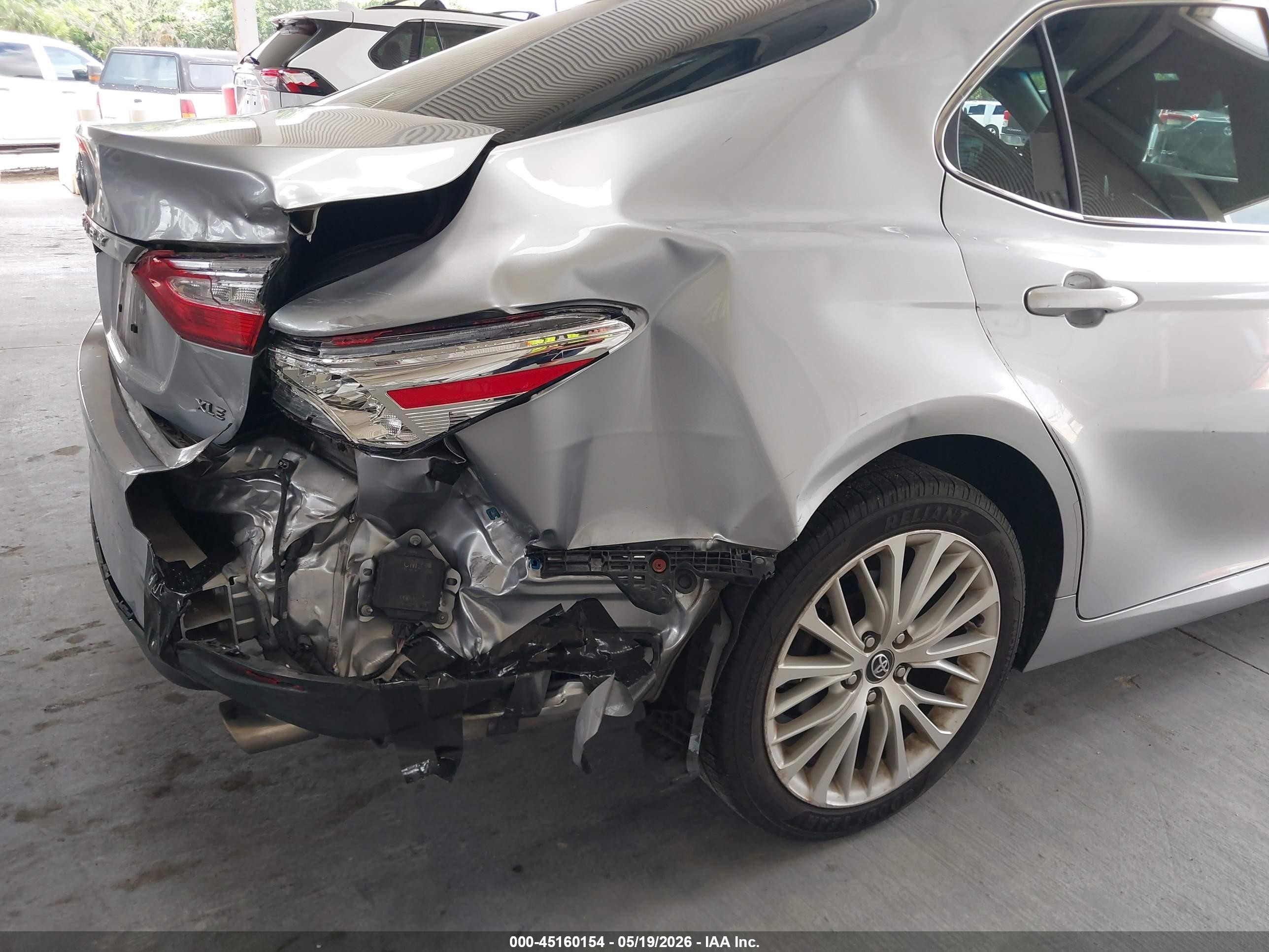 2020 Toyota Camry Xle Silver vin: 4T1F11AK8LU879513