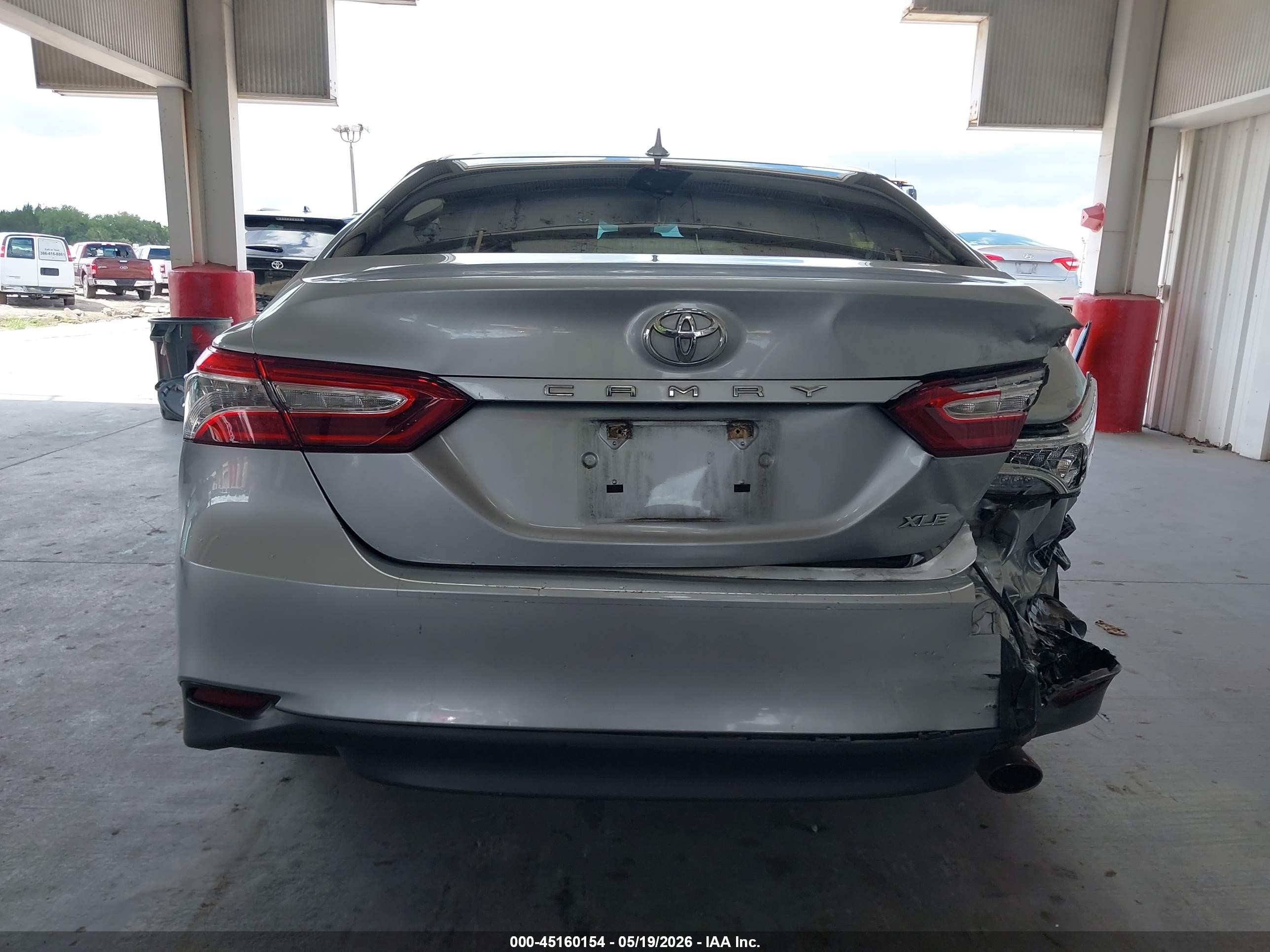 2020 Toyota Camry Xle Silver vin: 4T1F11AK8LU879513