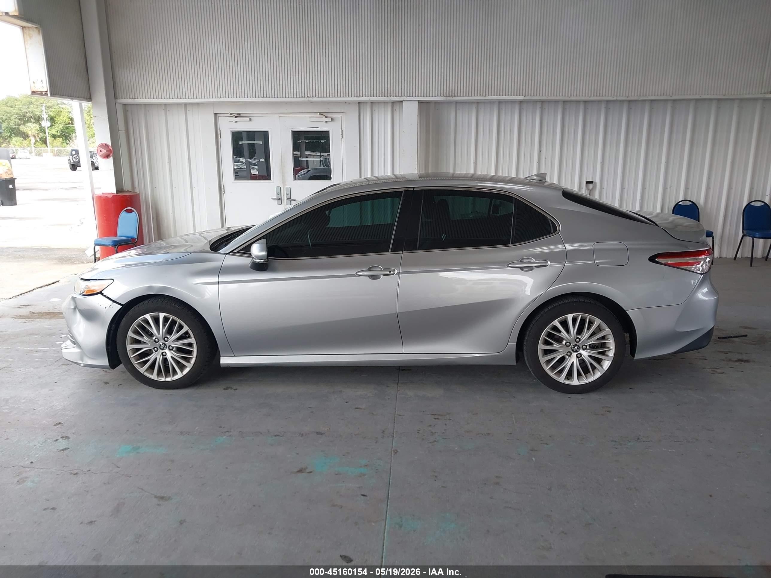 2020 Toyota Camry Xle Silver vin: 4T1F11AK8LU879513