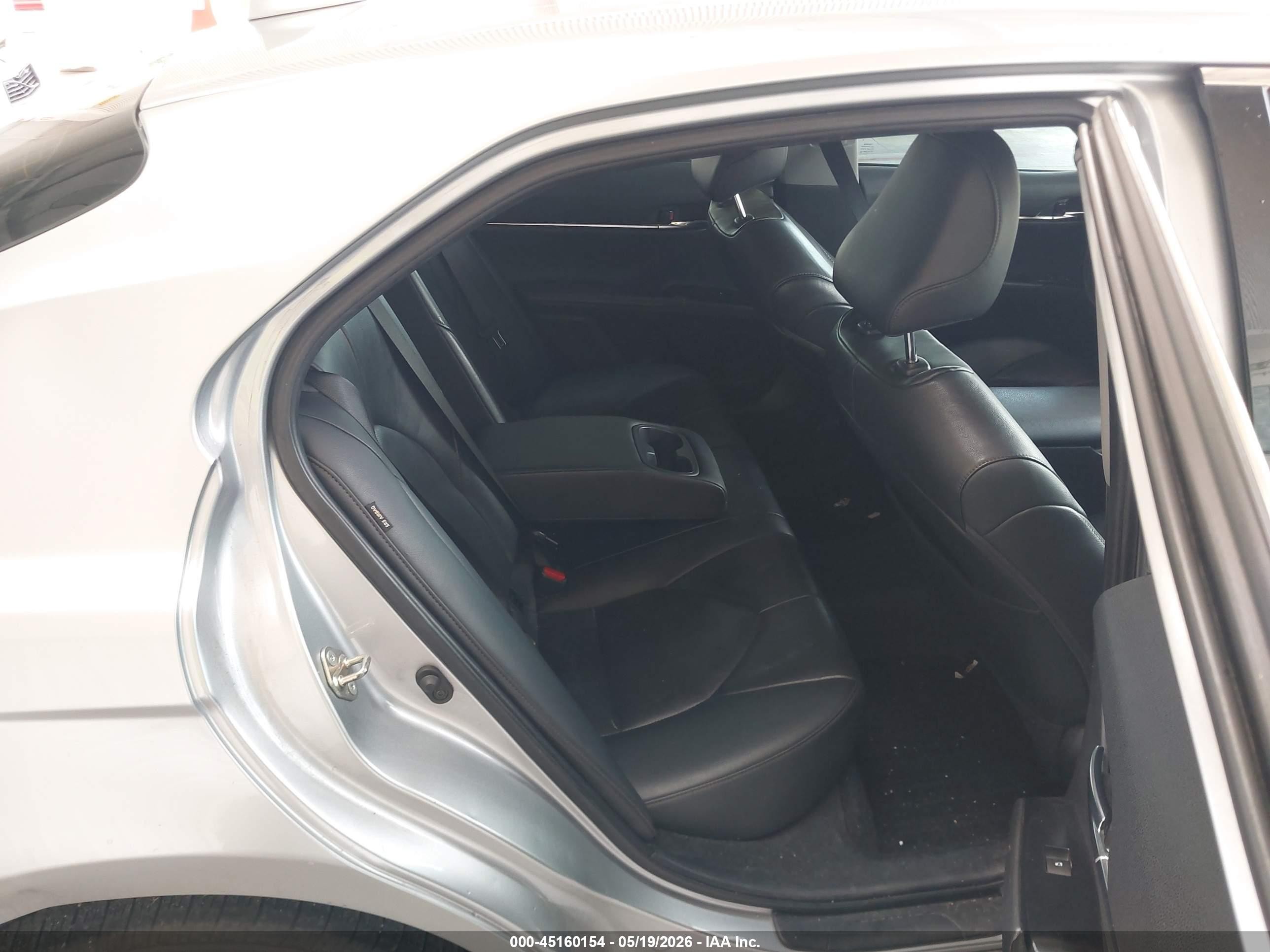 2020 Toyota Camry Xle Silver vin: 4T1F11AK8LU879513