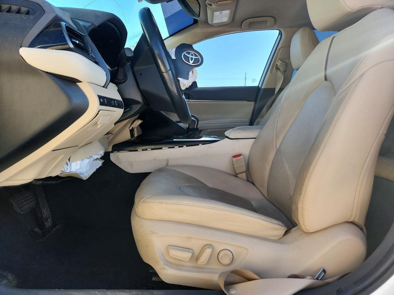 2020 Toyota Camry Xle White vin: 4T1F31AK3LU541186