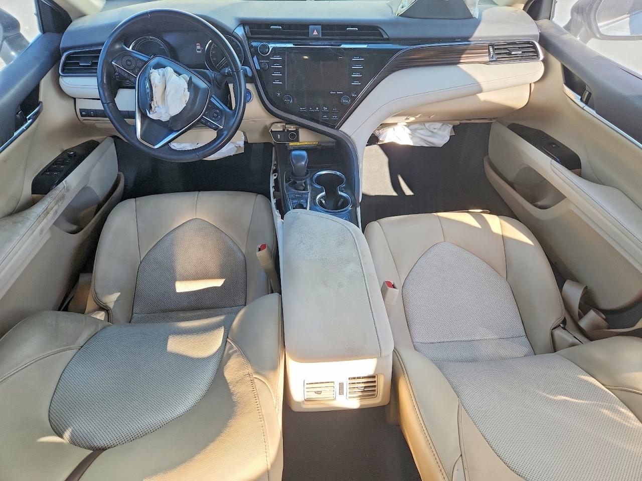 2020 Toyota Camry Xle White vin: 4T1F31AK3LU541186