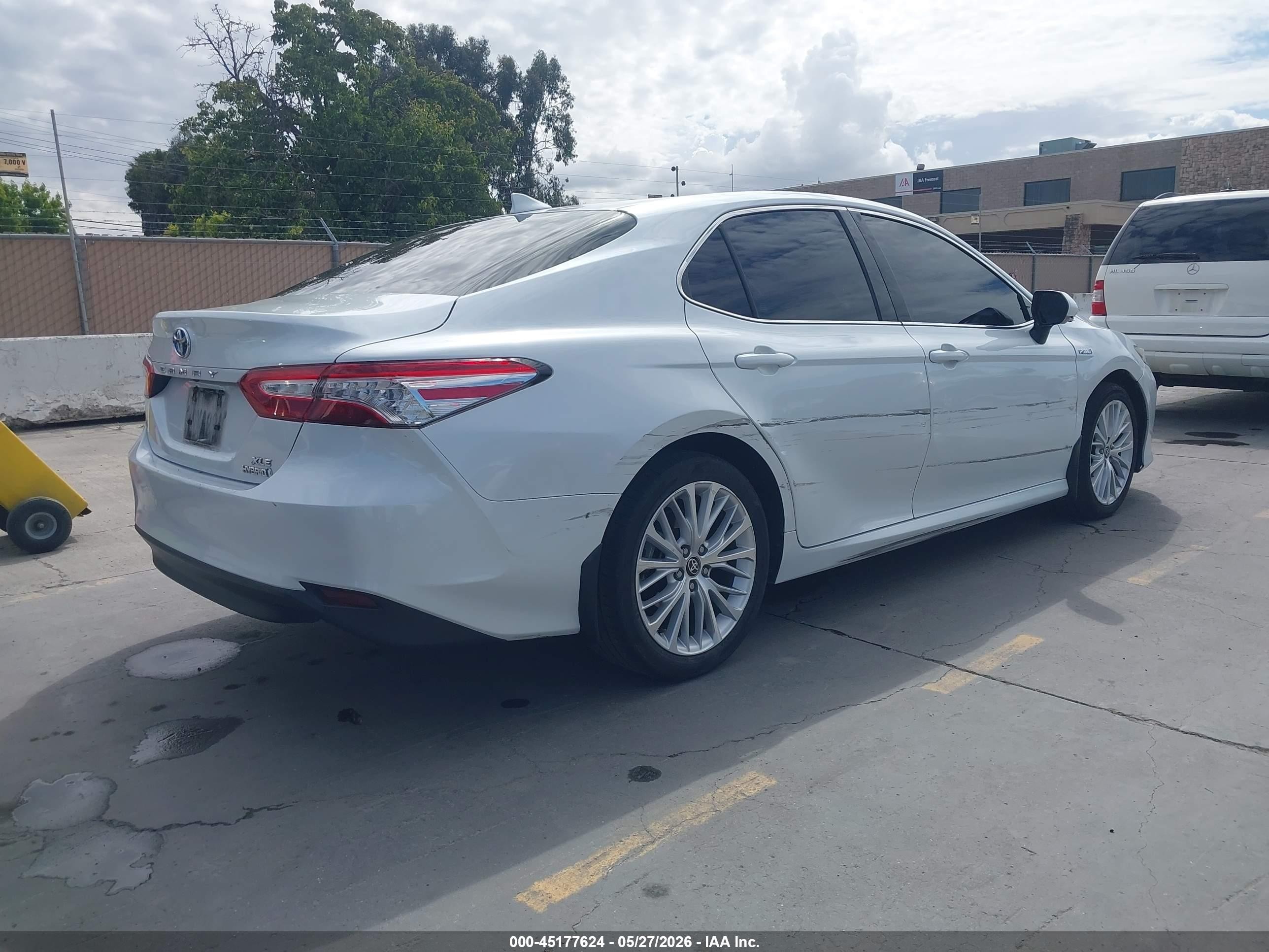 2020 Toyota Camry Xle Hybrid White vin: 4T1F31AK9LU540379