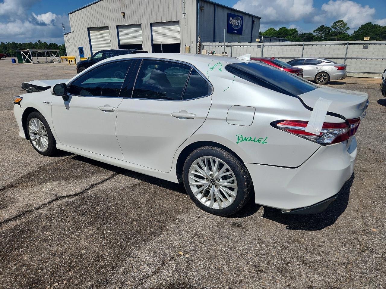 2020 Toyota Camry Xle Белый vin: 4T1F31AKXLU538575