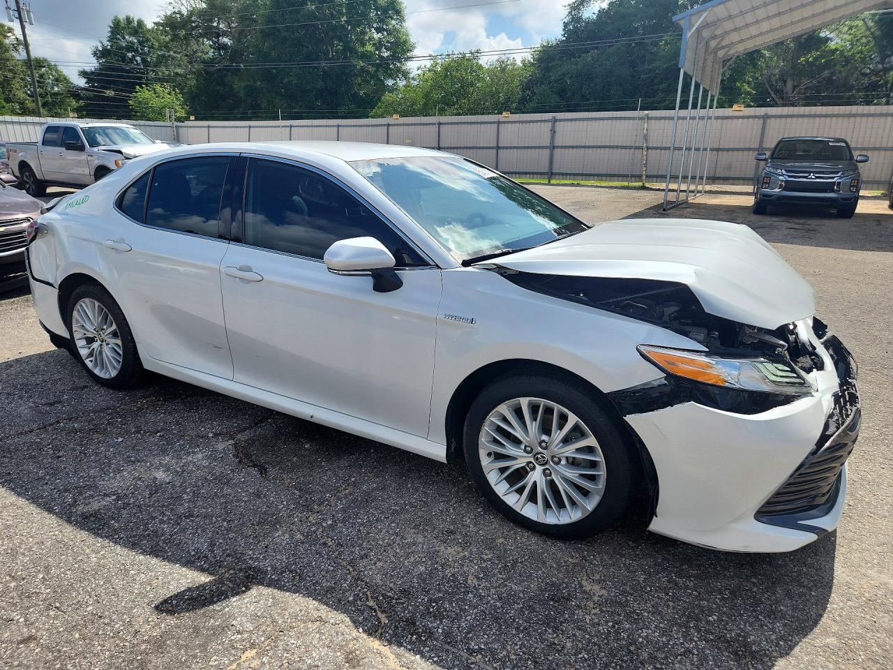 2020 Toyota Camry Xle Белый vin: 4T1F31AKXLU538575