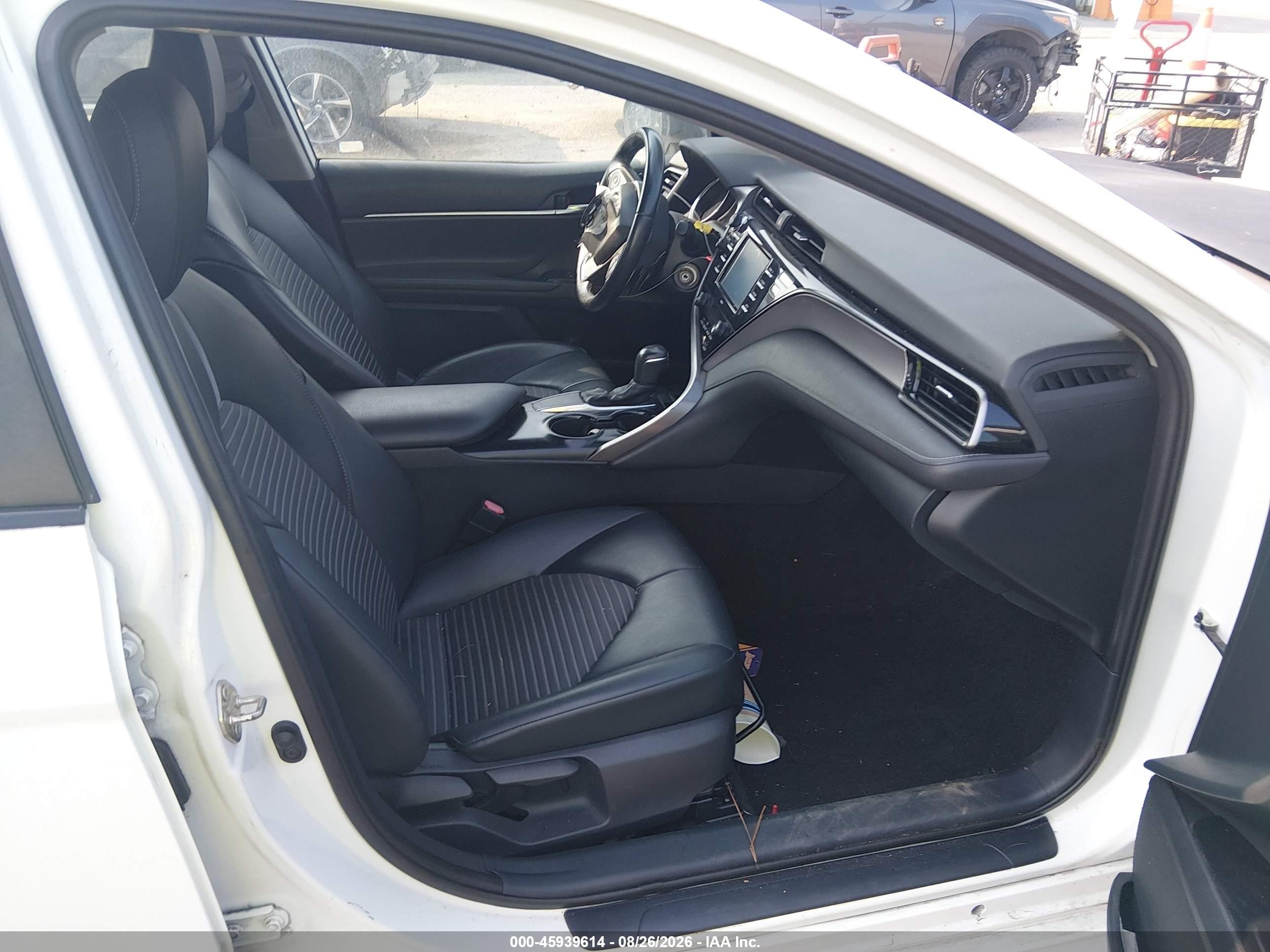 2020 Toyota Camry Se Nightshade Edition White vin: 4T1G11AK0LU393606