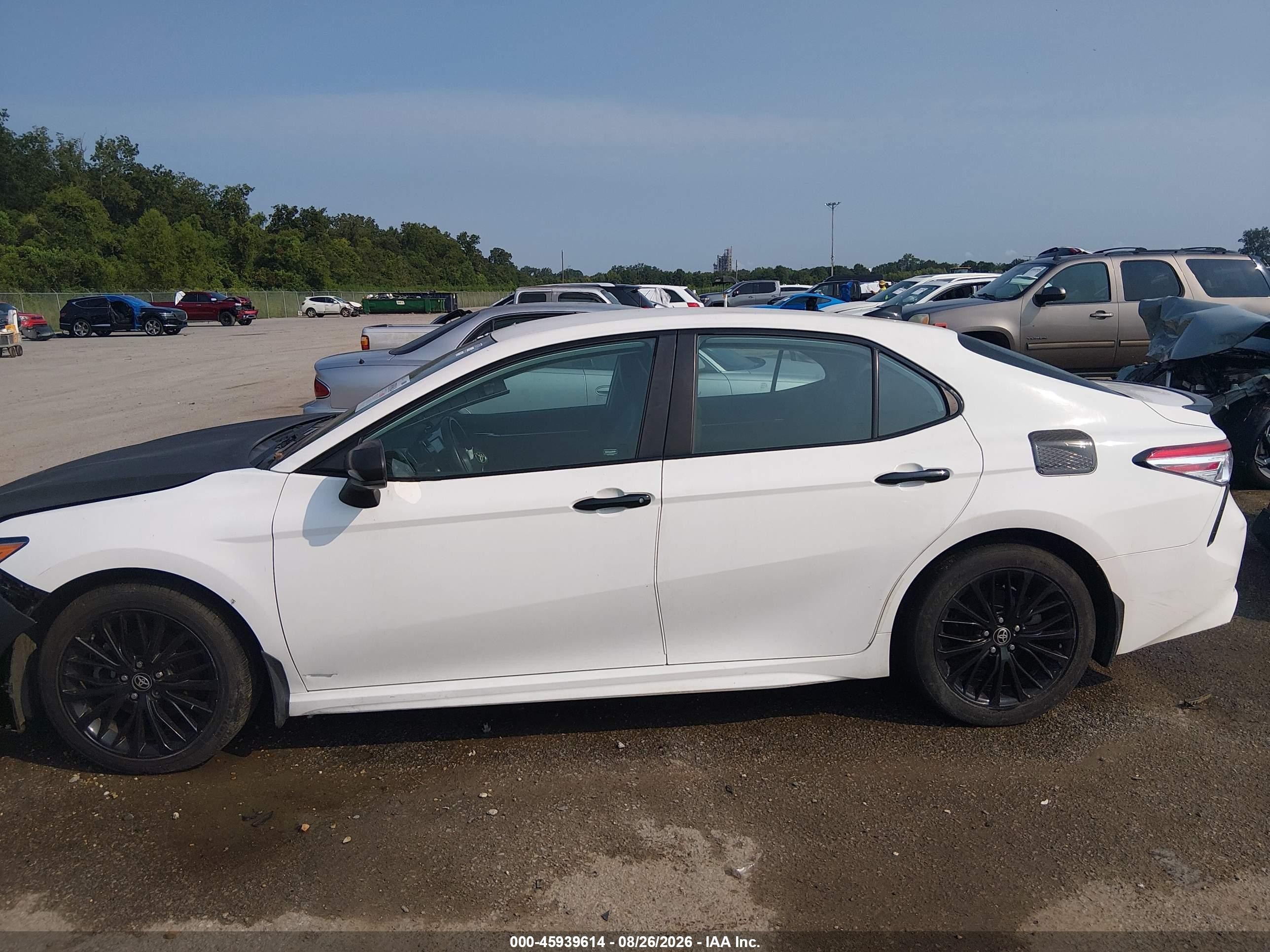 2020 Toyota Camry Se Nightshade Edition White vin: 4T1G11AK0LU393606