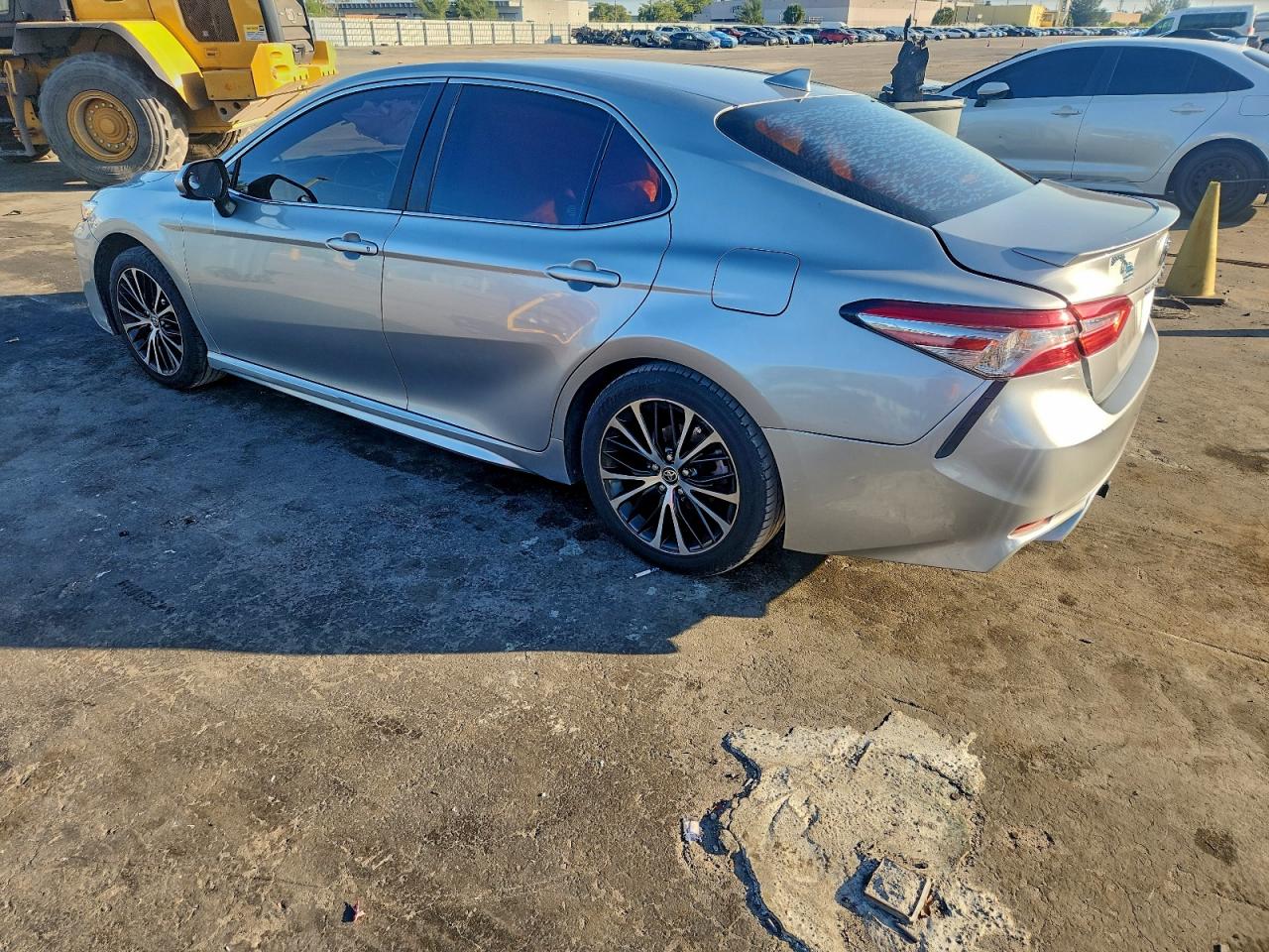 2020 Toyota Camry Se Серебряный vin: 4T1G11AK3LU974694