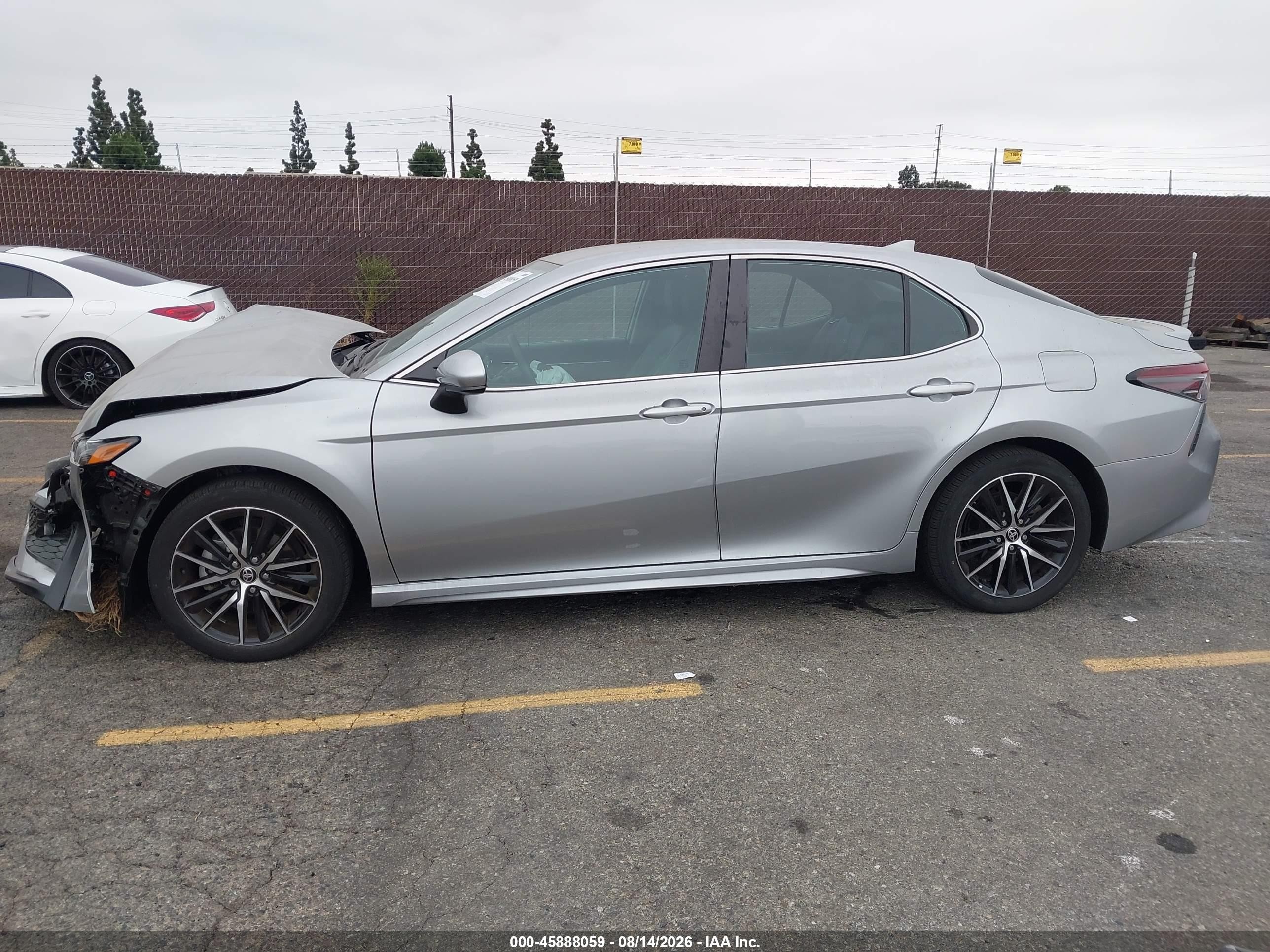2021 Toyota Camry Se/se Night Shade Silver vin: 4T1G11AK3MU558565