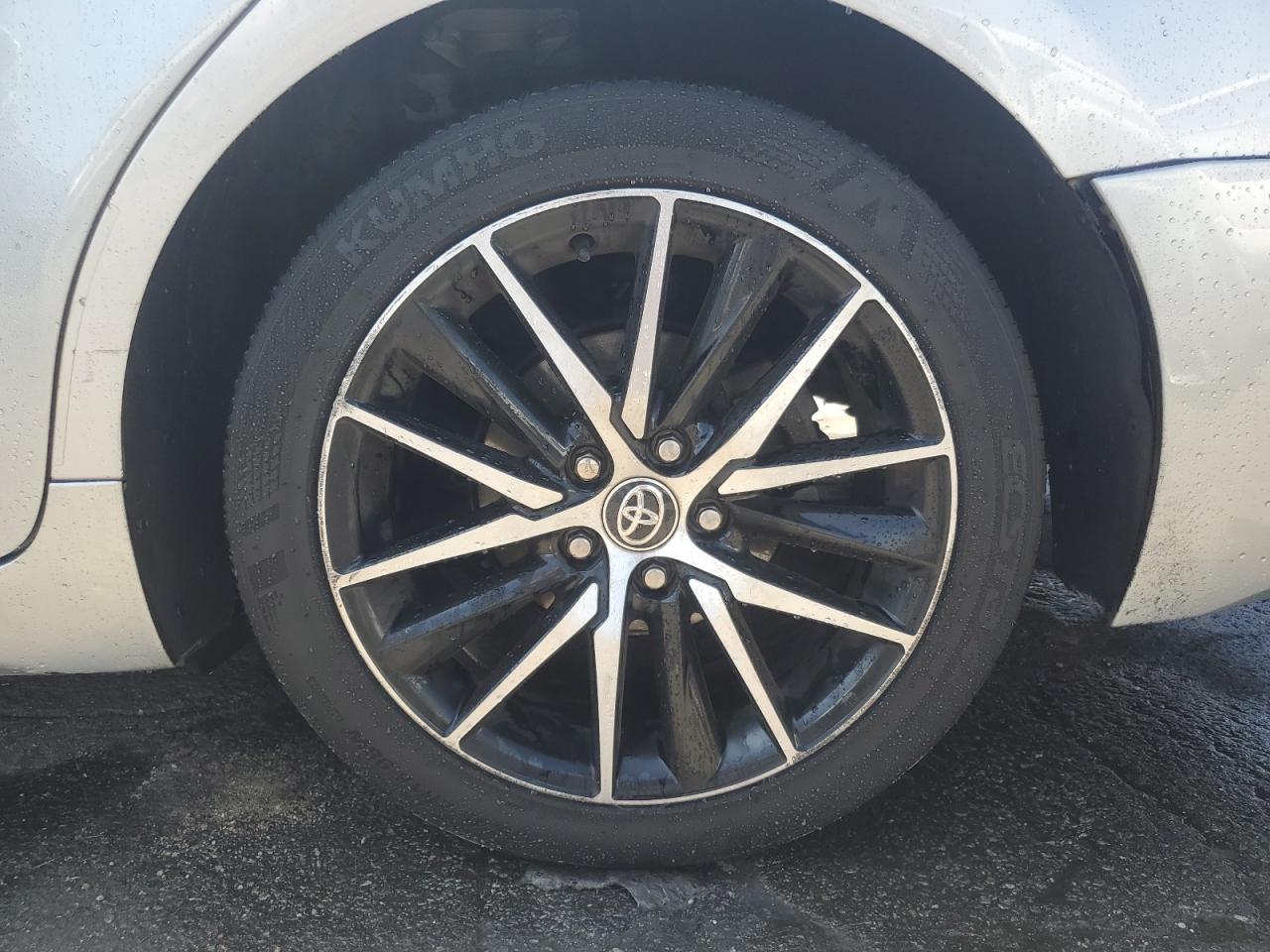 2021 Toyota Camry Se Серебряный vin: 4T1G11AK5MU552802 Damage: Left Rear Wheel, Curb Rash, > 12 Inches