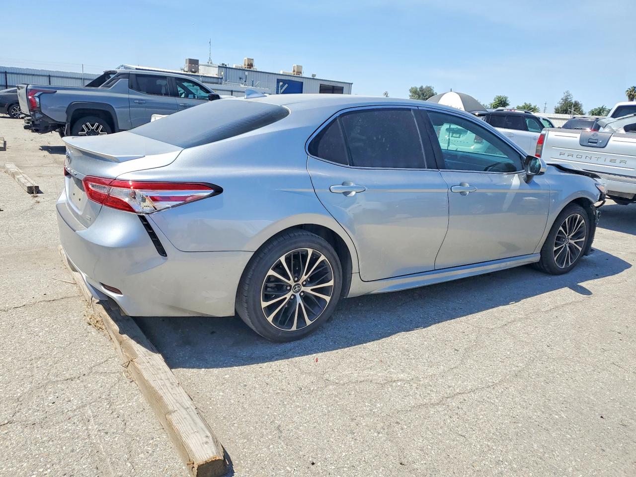 2020 Toyota Camry Se Серебряный vin: 4T1G11AK8LU867737