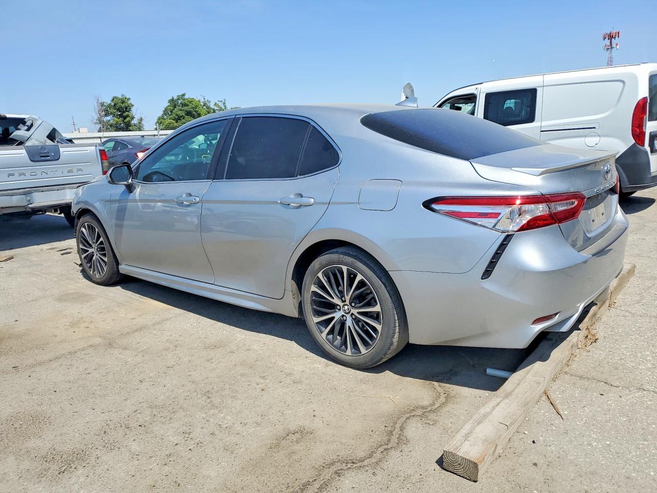 2020 Toyota Camry Se Серебряный vin: 4T1G11AK8LU867737