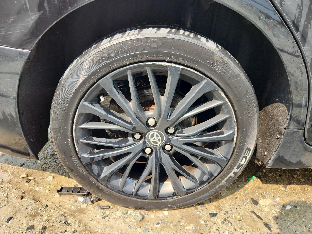 2020 Toyota Camry Se Nightshade Black vin: 4T1G11AK9LU387612 Damage: Right Rear Wheel, Curb Rash, > 12 Inches
