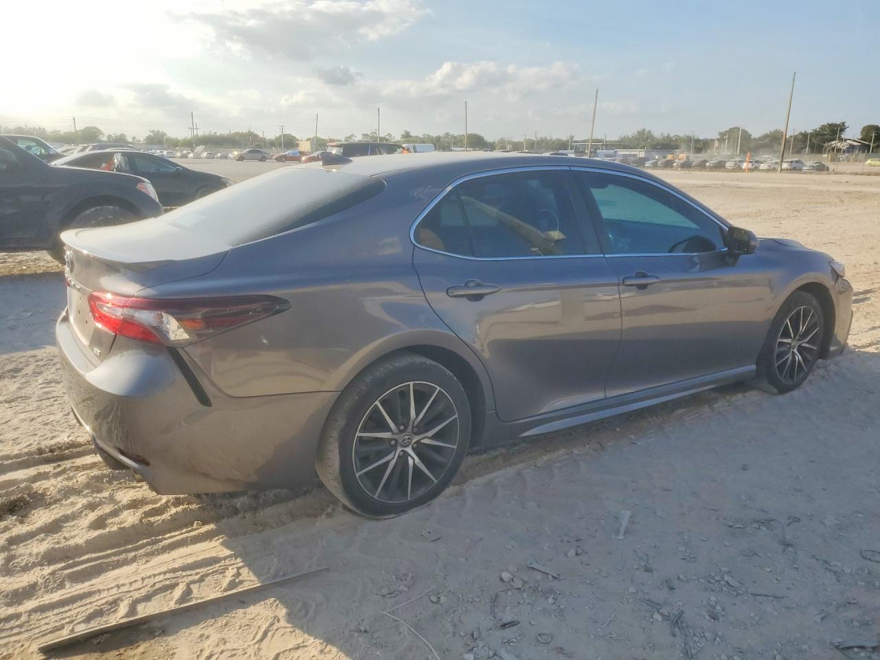 2021 Toyota Camry Se Gray vin: 4T1G11AKXMU614307
