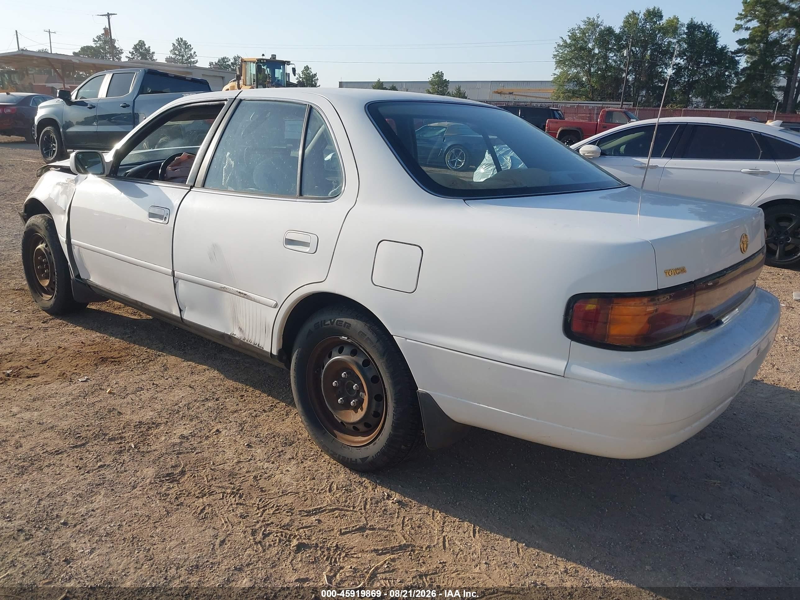 1994 Toyota Camry Le White vin: 4T1GK12E2RU852438