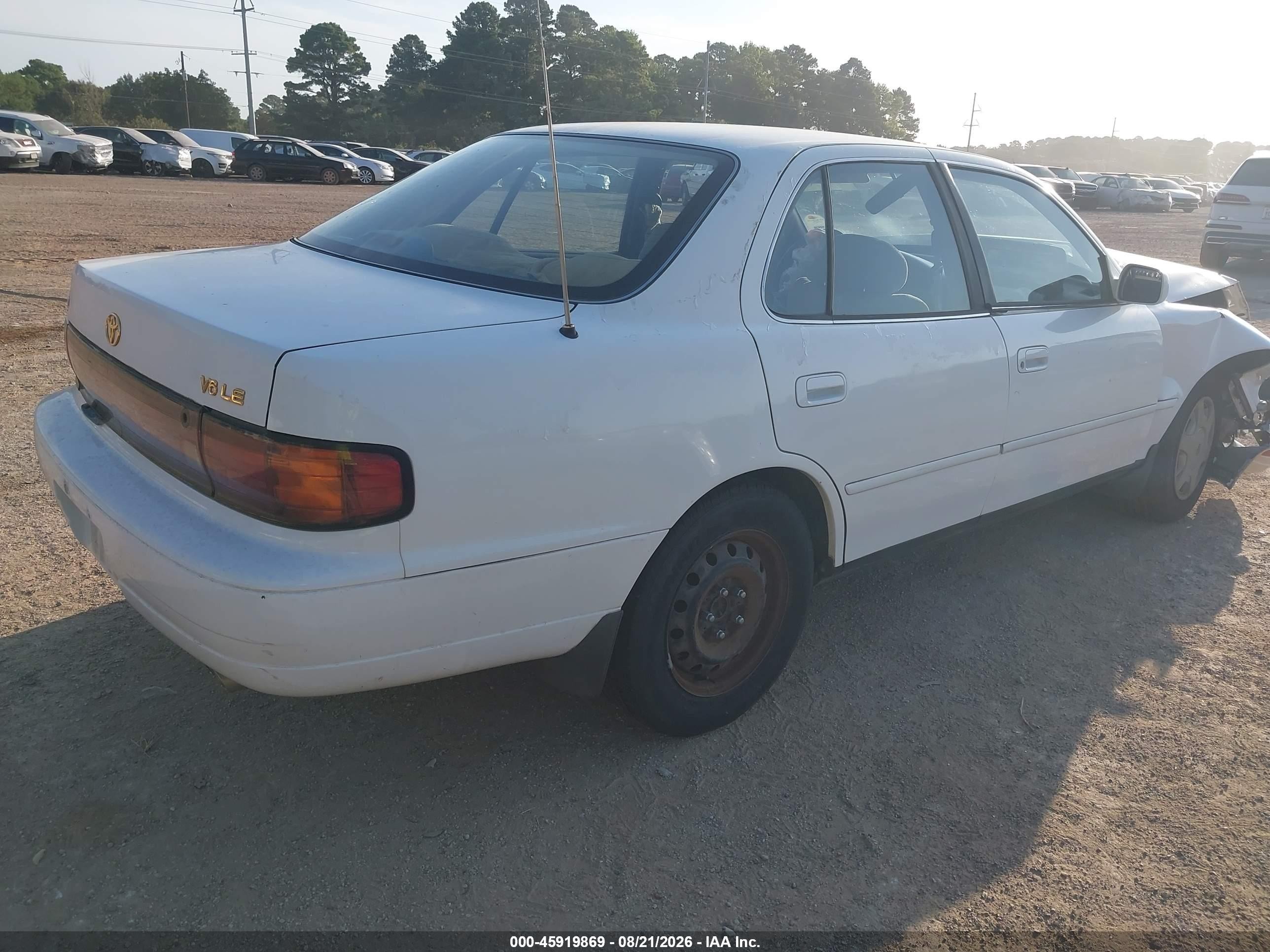 1994 Toyota Camry Le White vin: 4T1GK12E2RU852438