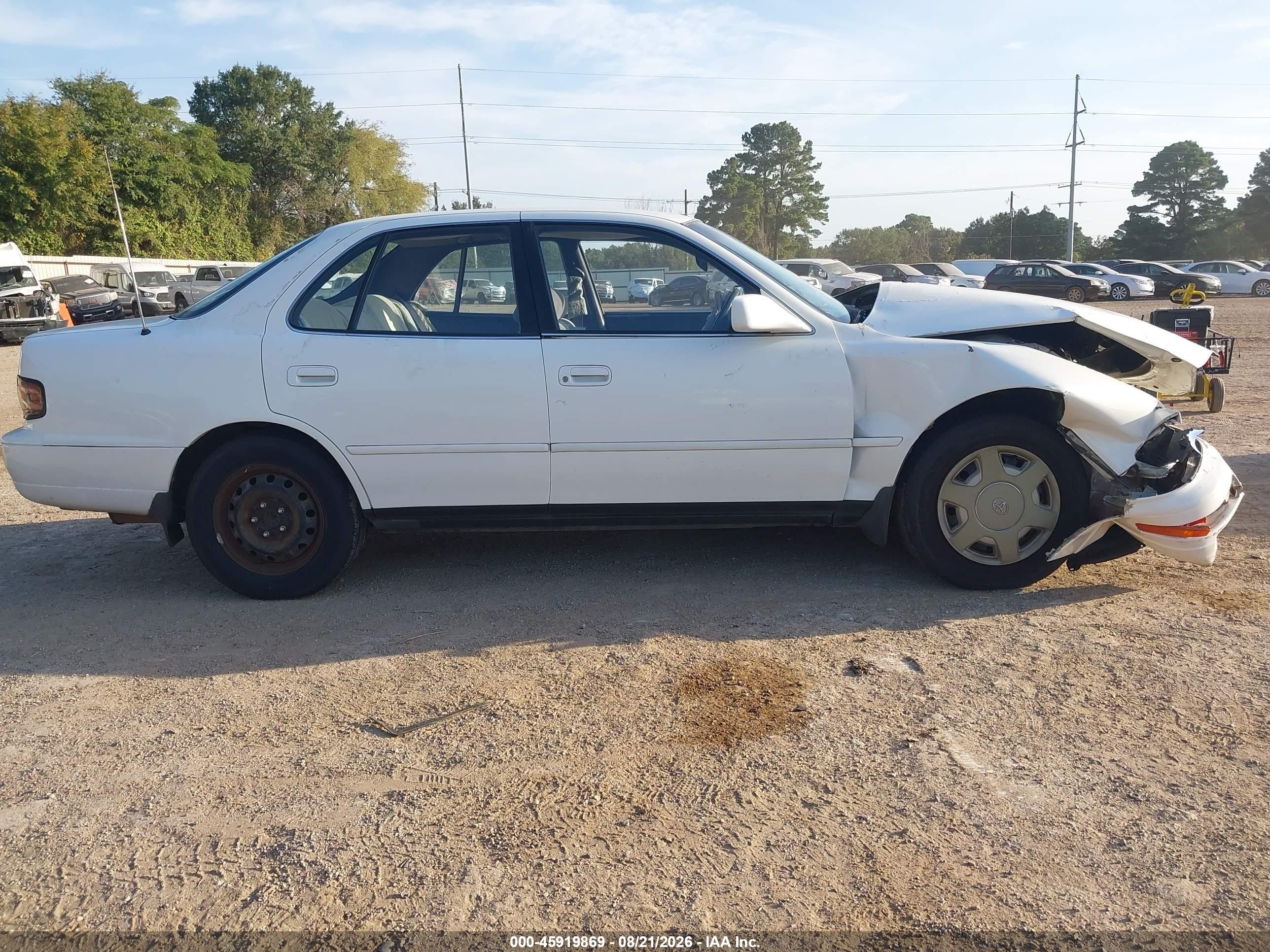1994 Toyota Camry Le White vin: 4T1GK12E2RU852438
