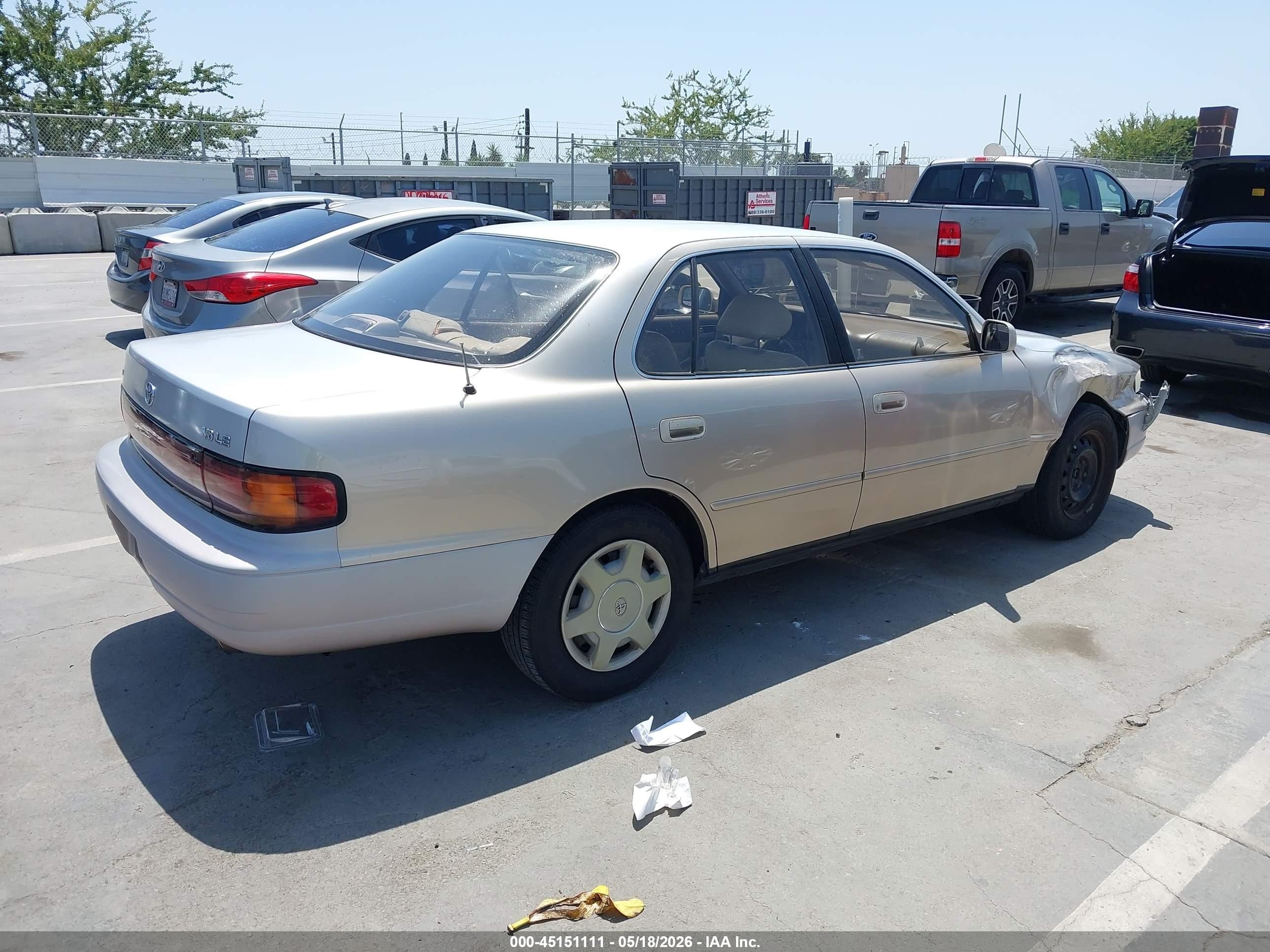 1994 Toyota Camry Le Gold vin: 4T1GK12E5RU020947