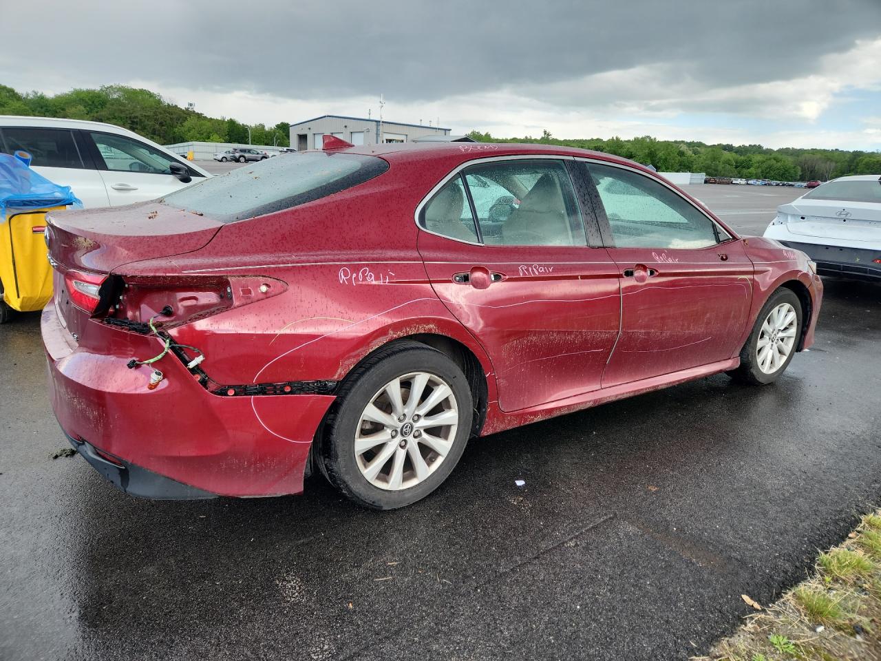 2020 Toyota Camry Le Темно-бордовый vin: 4T1L11AK7LU308243 Damage: Right Qtr Panel, Dent(S) W/ Paint Dmg, > 12 Inches