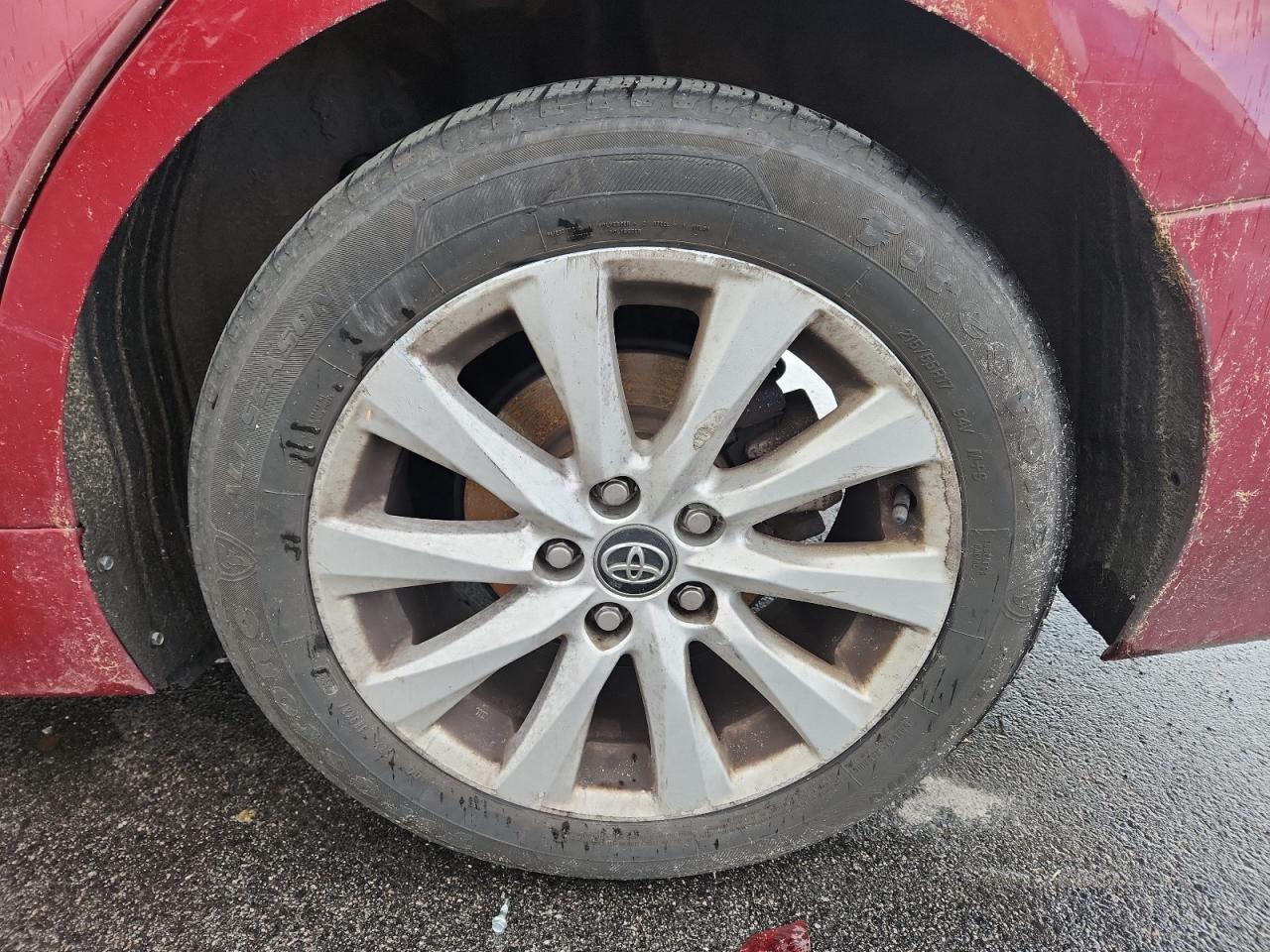 2020 Toyota Camry Le Темно-бордовый vin: 4T1L11AK7LU308243 Damage: Left Rear Wheel, Curb Rash, > 12 Inches