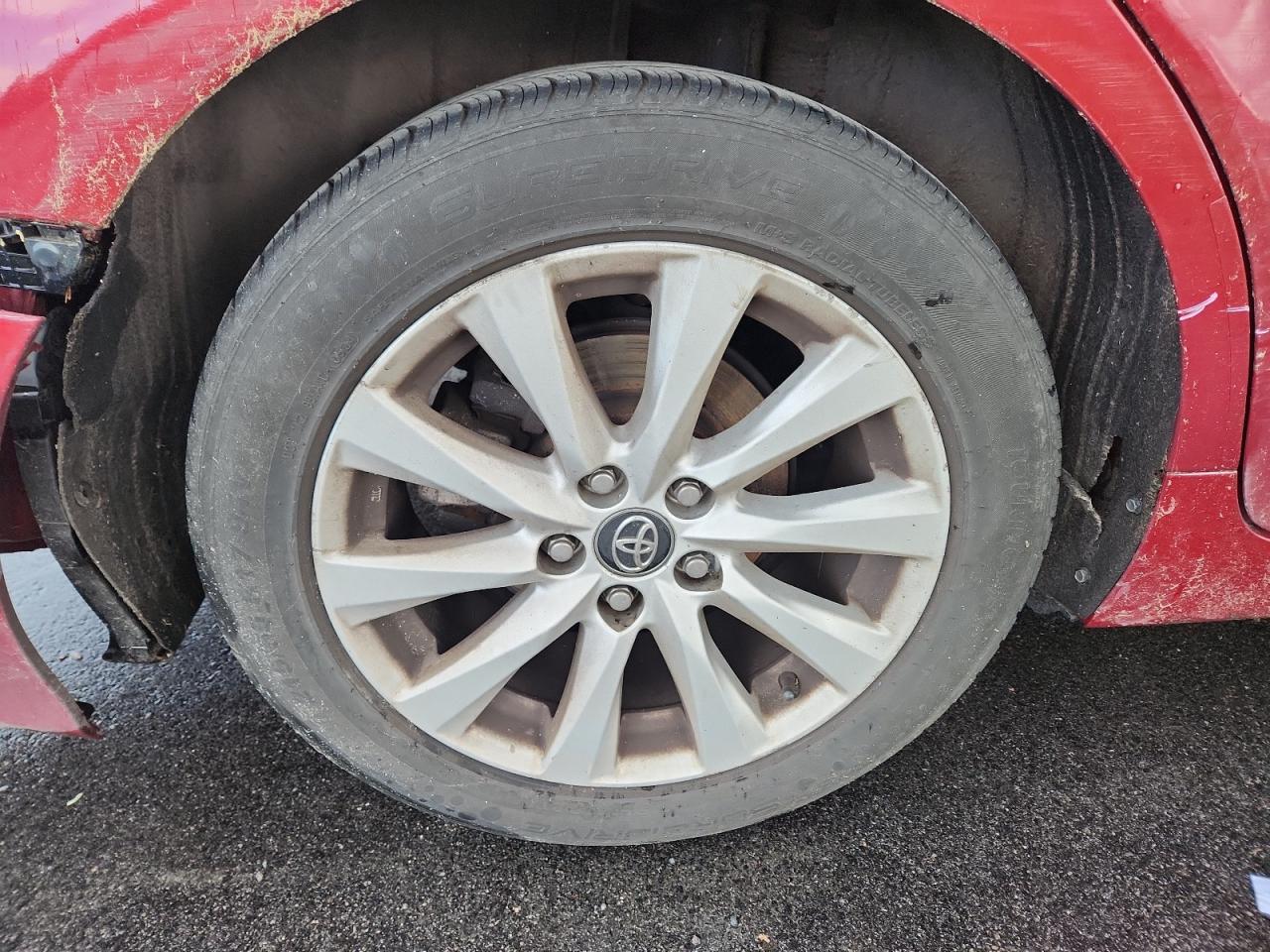 2020 Toyota Camry Le Темно-бордовый vin: 4T1L11AK7LU308243 Damage: Right Rear Wheel, Curb Rash, > 12 Inches