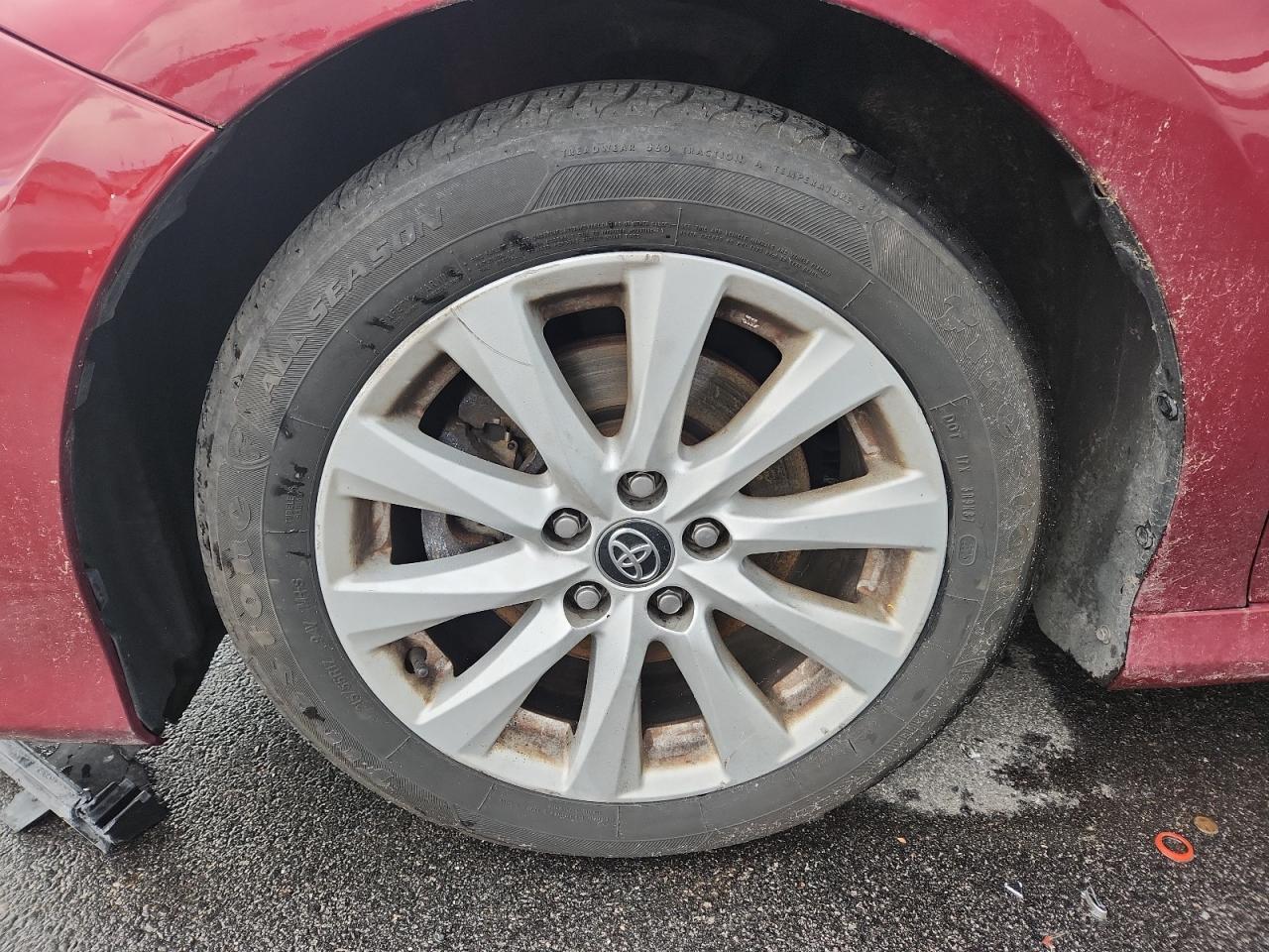 2020 Toyota Camry Le Темно-бордовый vin: 4T1L11AK7LU308243 Damage: Left Front Wheel, Curb Rash, > 12 Inches