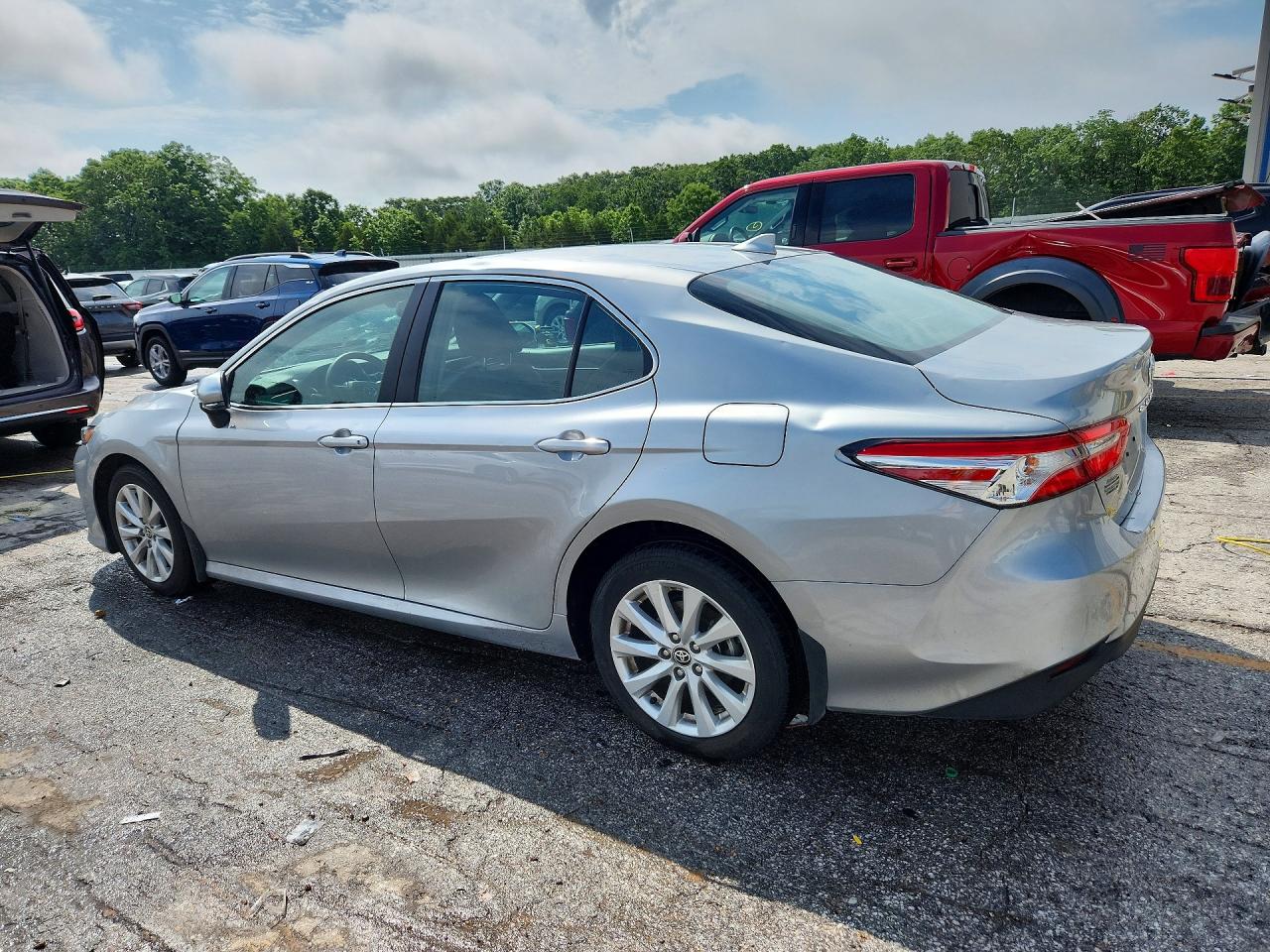 2020 Toyota Camry Le Серебряный vin: 4T1L11BK3LU013946