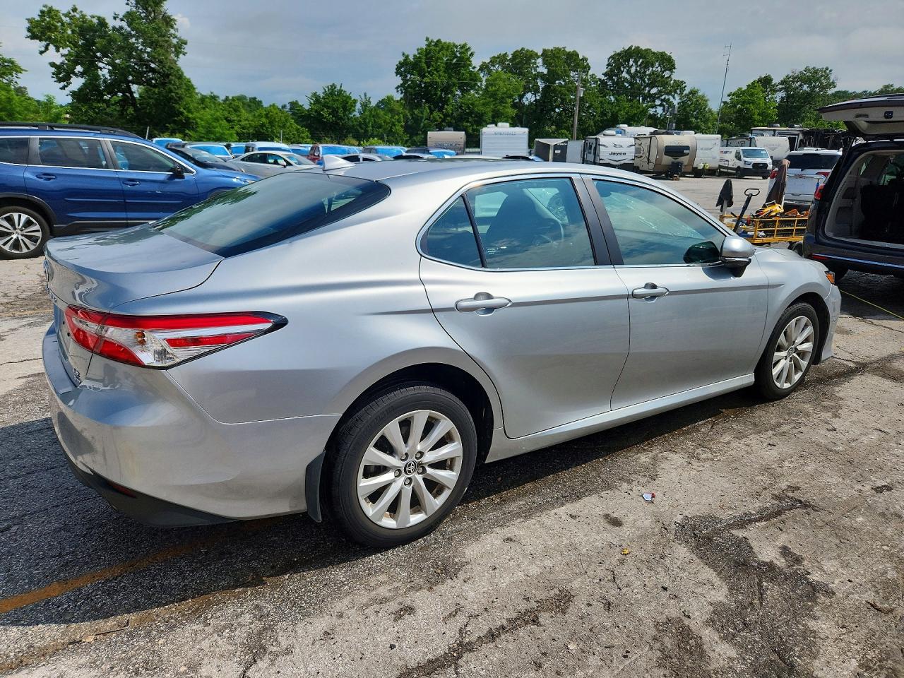 2020 Toyota Camry Le Серебряный vin: 4T1L11BK3LU013946