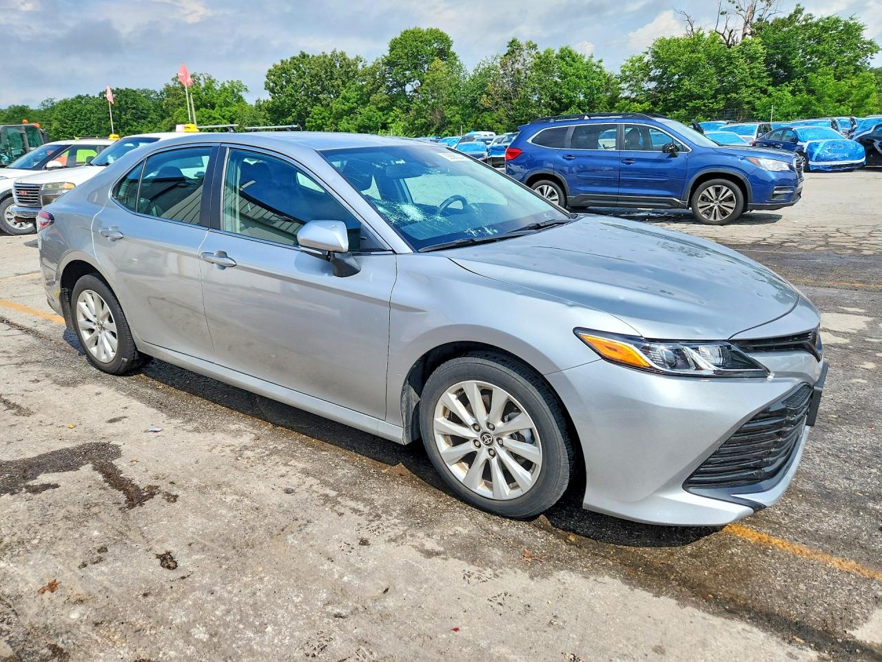 2020 Toyota Camry Le Серебряный vin: 4T1L11BK3LU013946